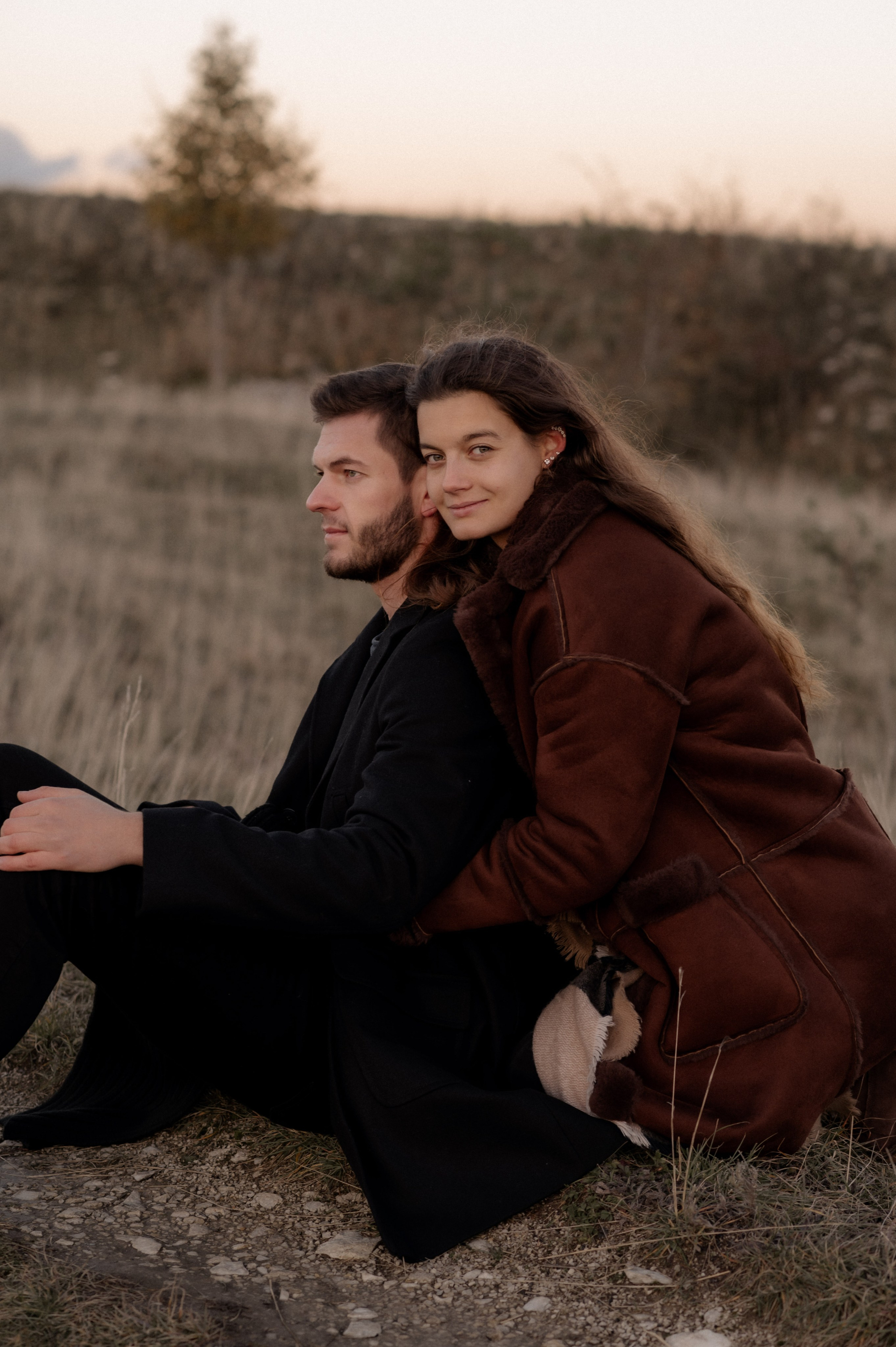Wenn der Wind flüstert | Paarshooting am Gelben Berg. Photographer in Nuremberg Irina Mehnert from Ansbach