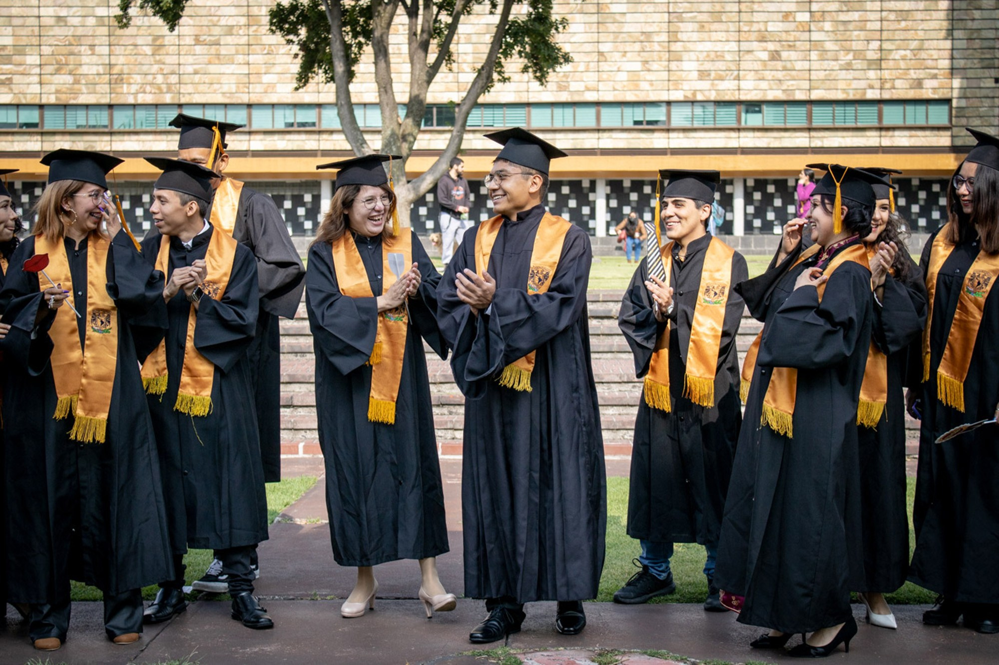 Sesión de fotos de graduación en CU. Marisol Murillo Fotógrafa profesional en Chimalhuacán, Edo. de México