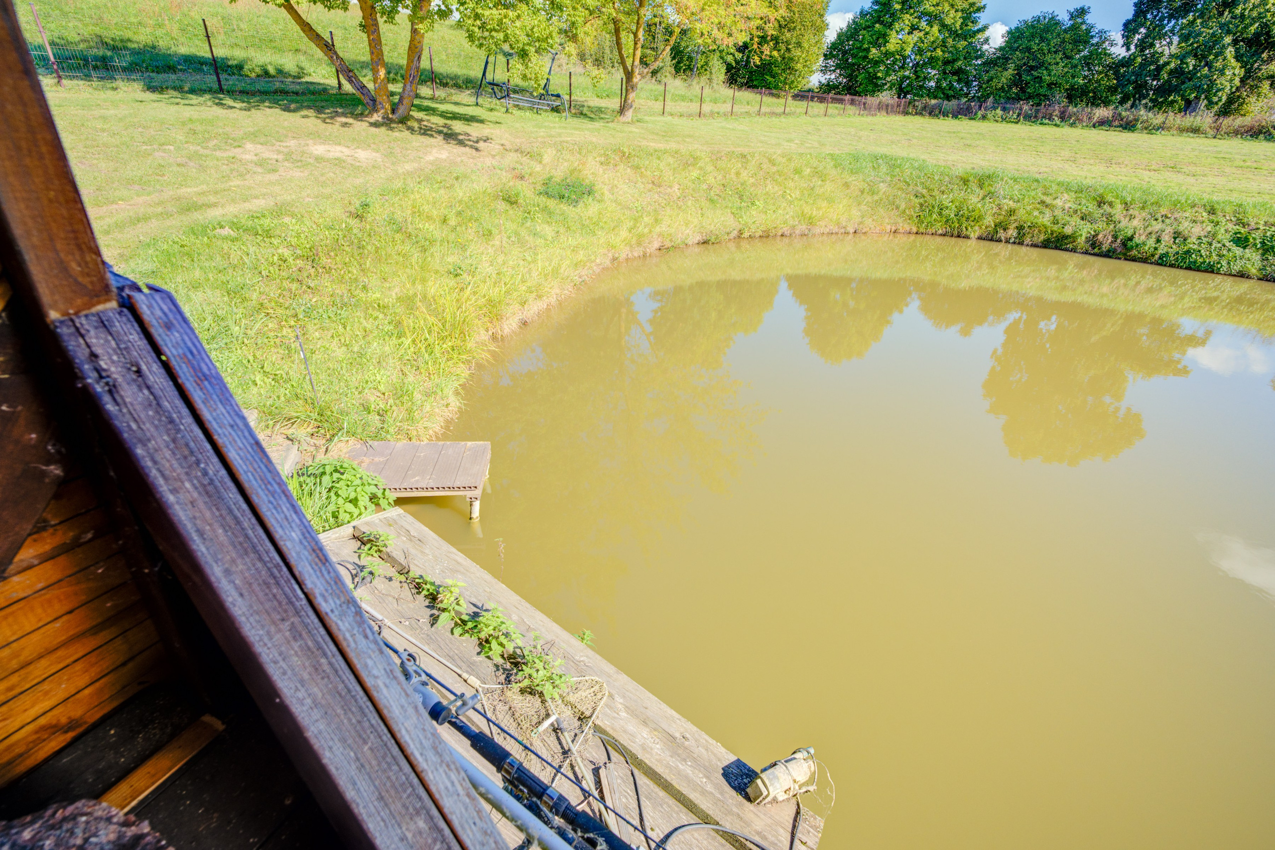 Sadyba Vinliaus r. prie ežero. Elina Sapiega fotografė Vilniuje