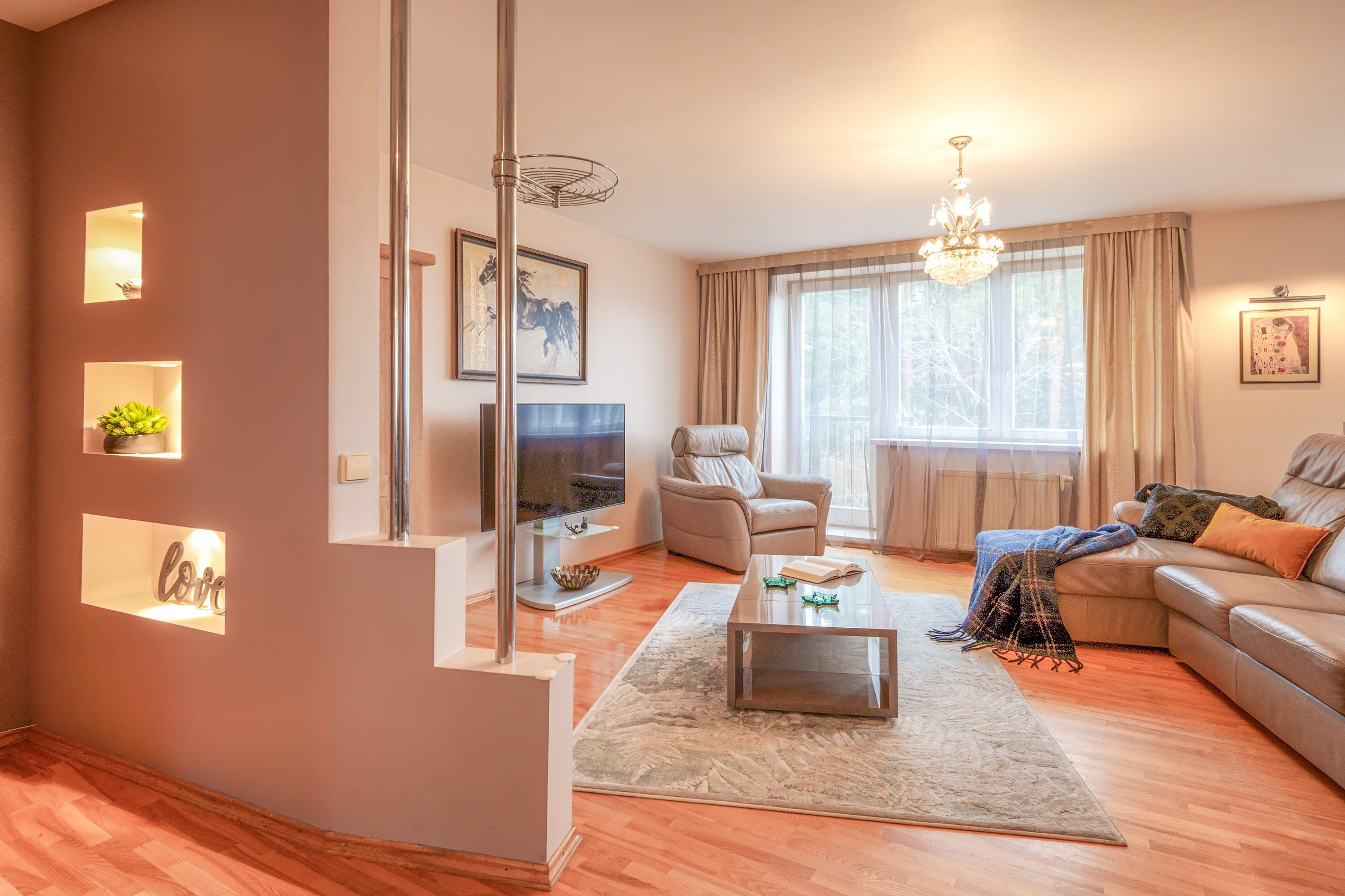 2--jų kambarių butas L. Gyros 80, Vilnius. Elina Sapiega fotografė Vilniuje