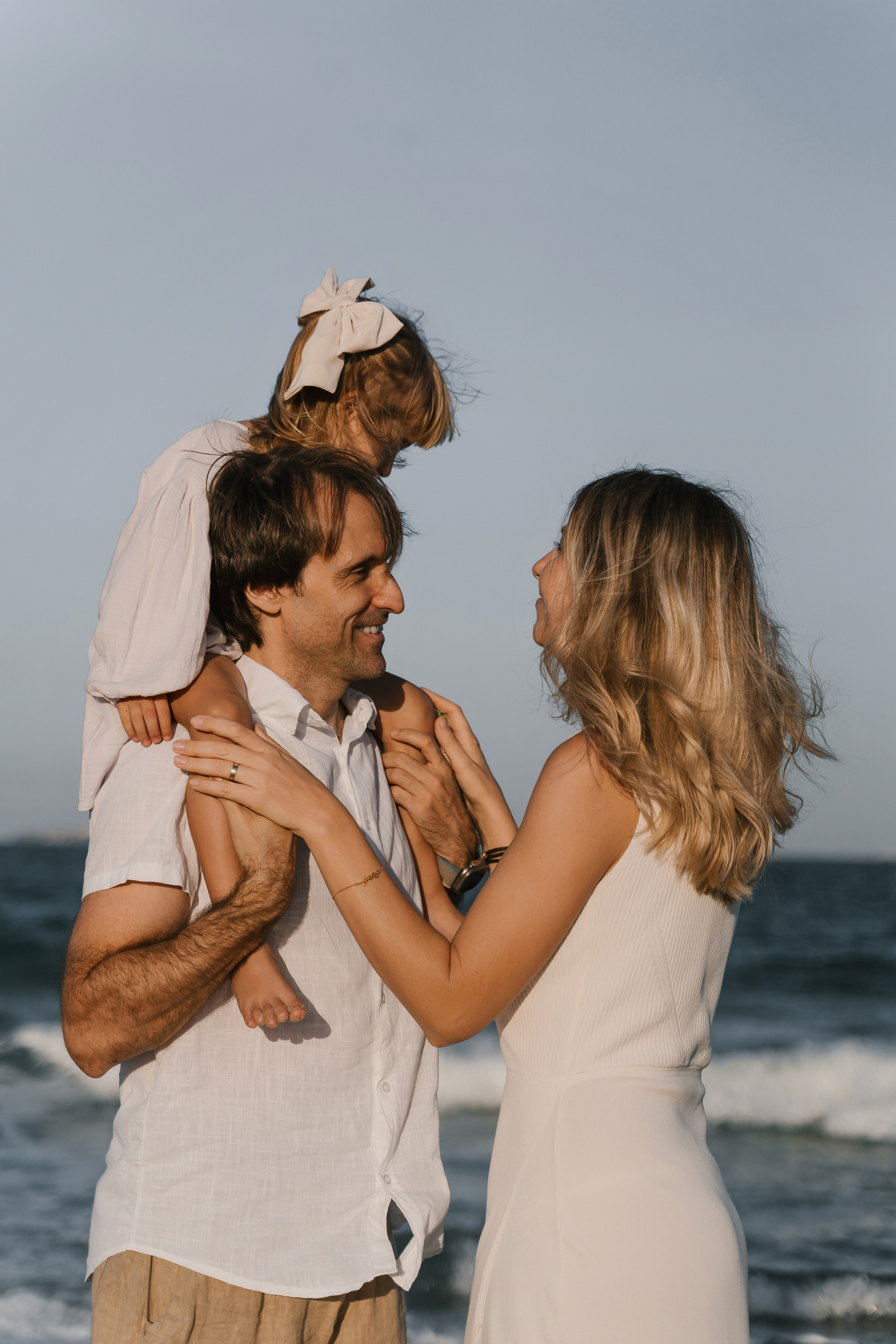Julia, Pedro y Mia. Fotógrafa de bodas y familias en España, Valencia: Nadia ProFoto