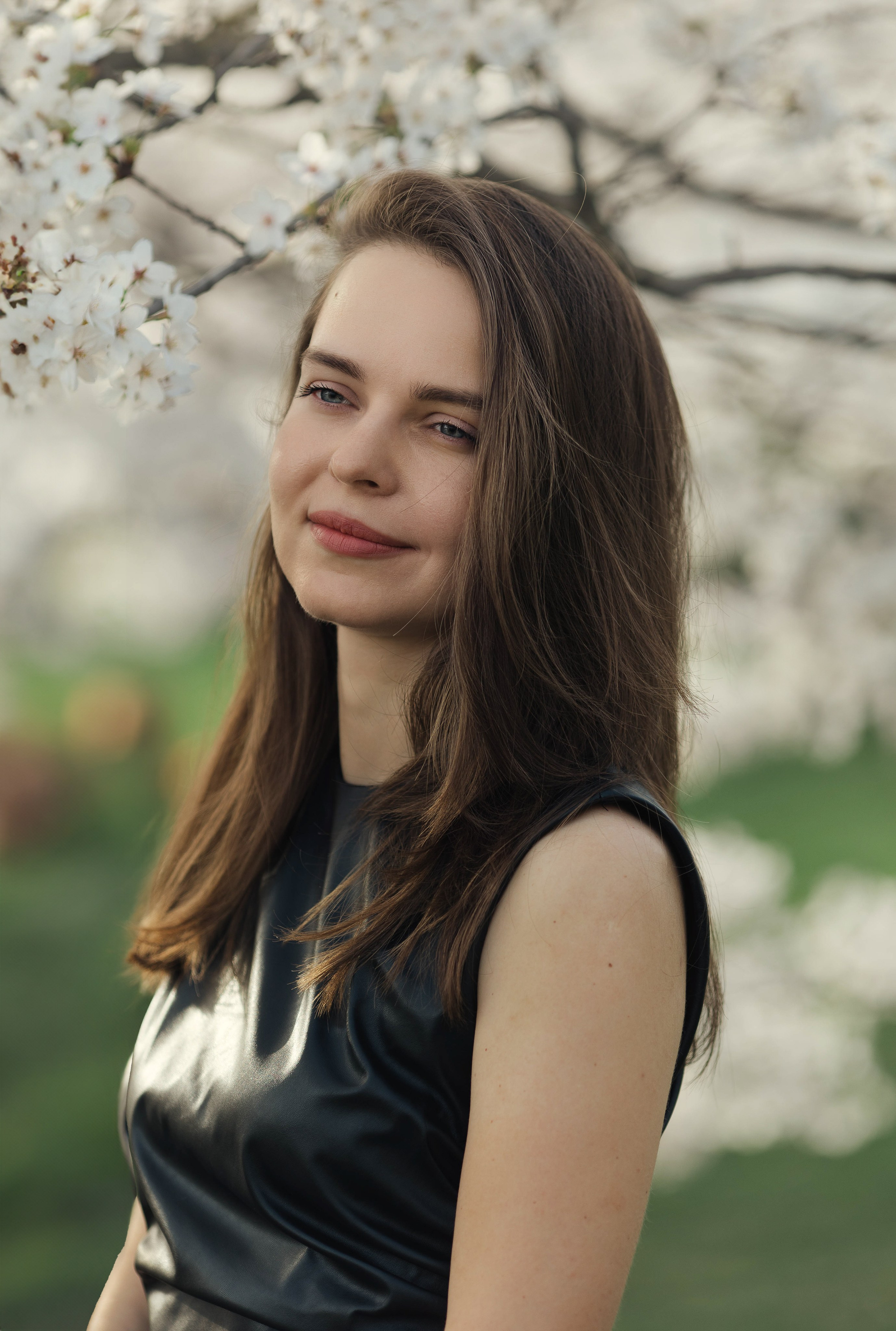 Прогулка Ольги в сакуре. Family photographer in Vilnuis Svetlana Naumova