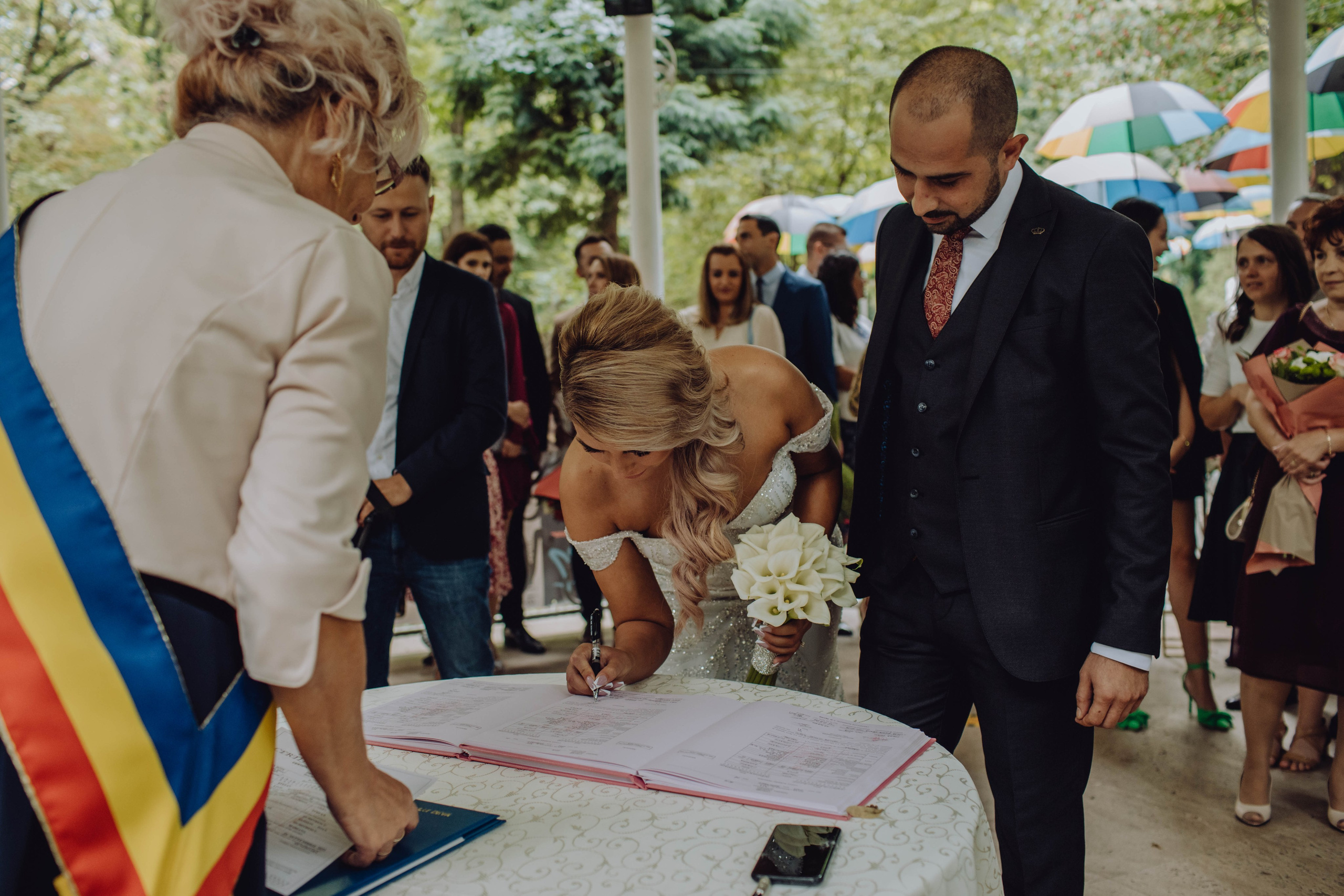 Liviu & Simona. Wedding & couple photographer from Romania Rut Vetan