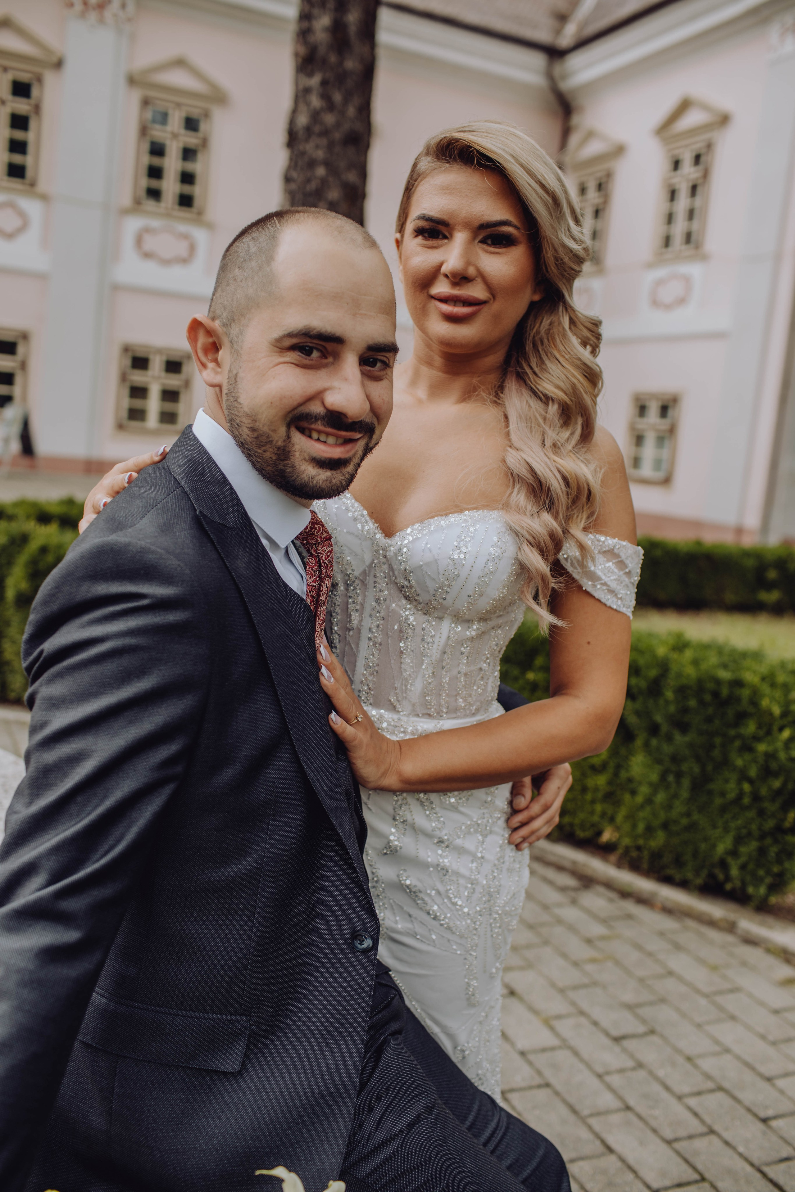 Liviu & Simona. Wedding & couple photographer from Romania Rut Vetan