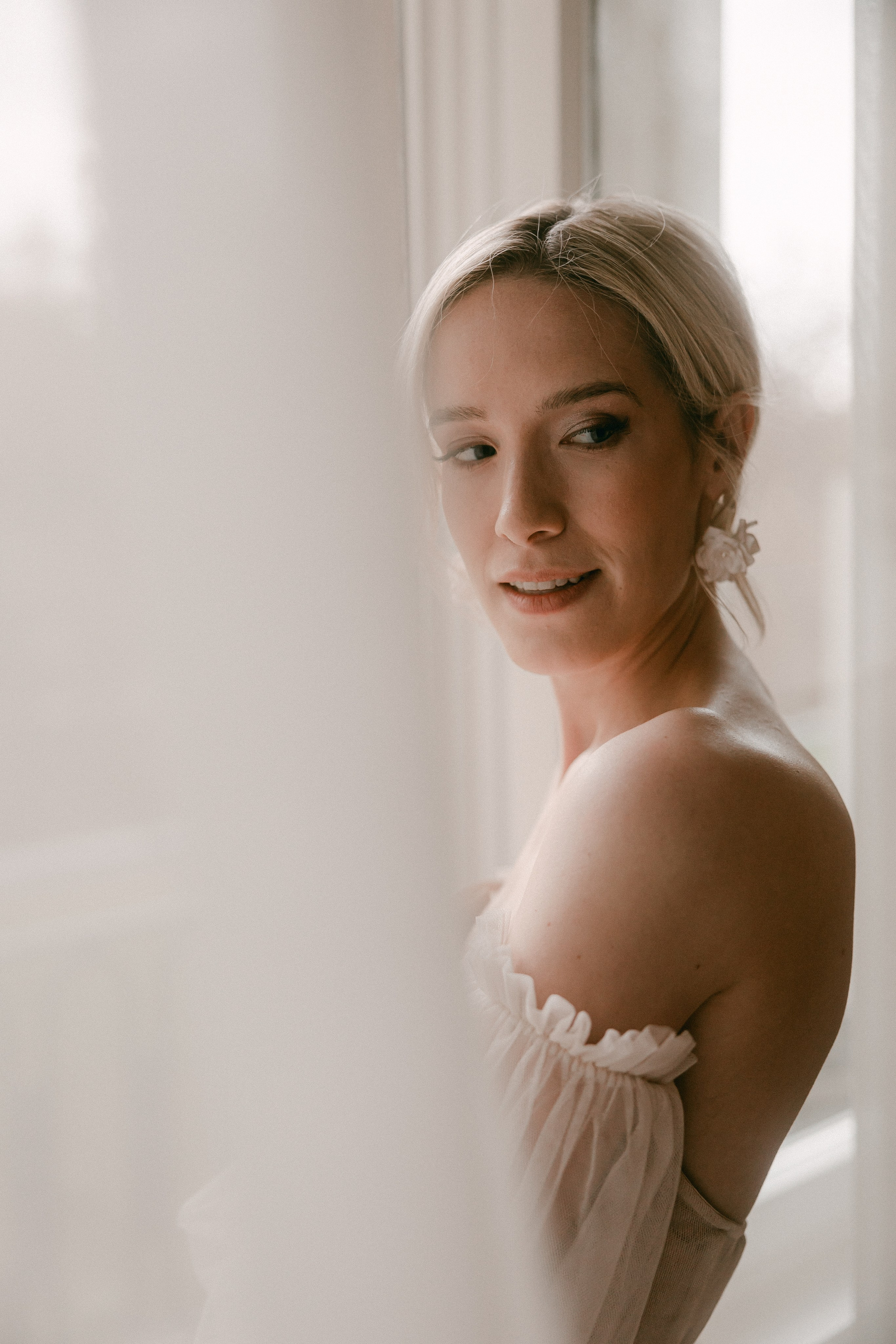 Sarah/ getting ready. Wedding and Family Photographer Switzerland and Italy. Valeria Diaz