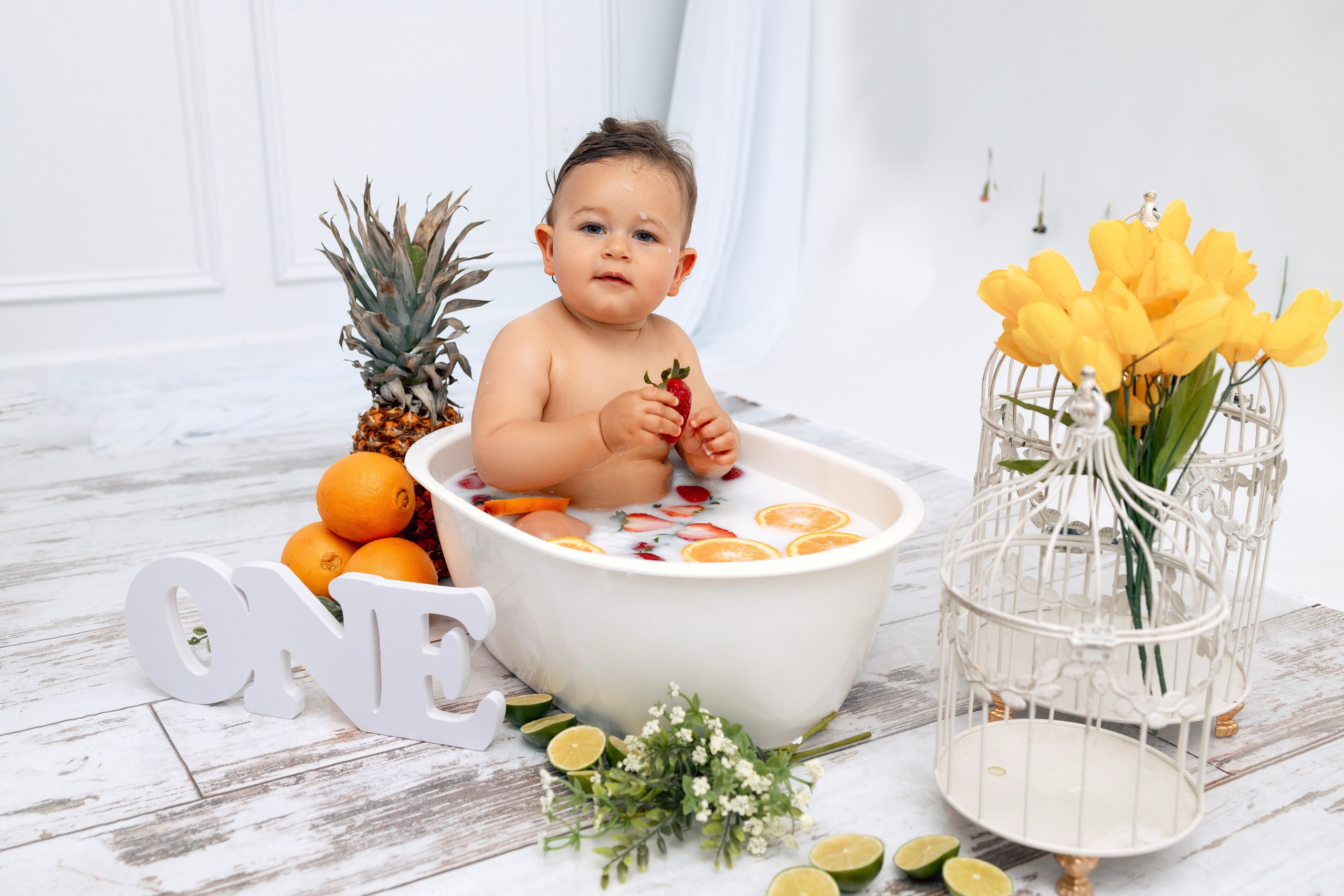 Milk bath. Anaeliseevaphoto.com