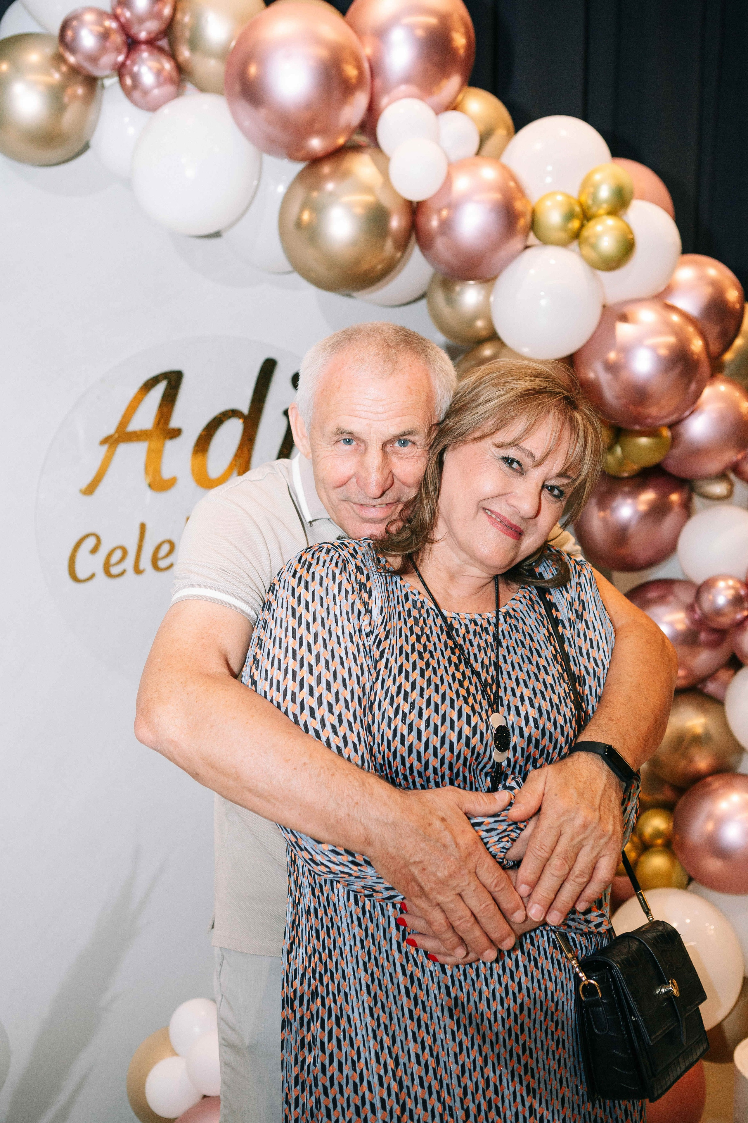 PARTY WITH FRIENDS. Https://shi-photo.com/