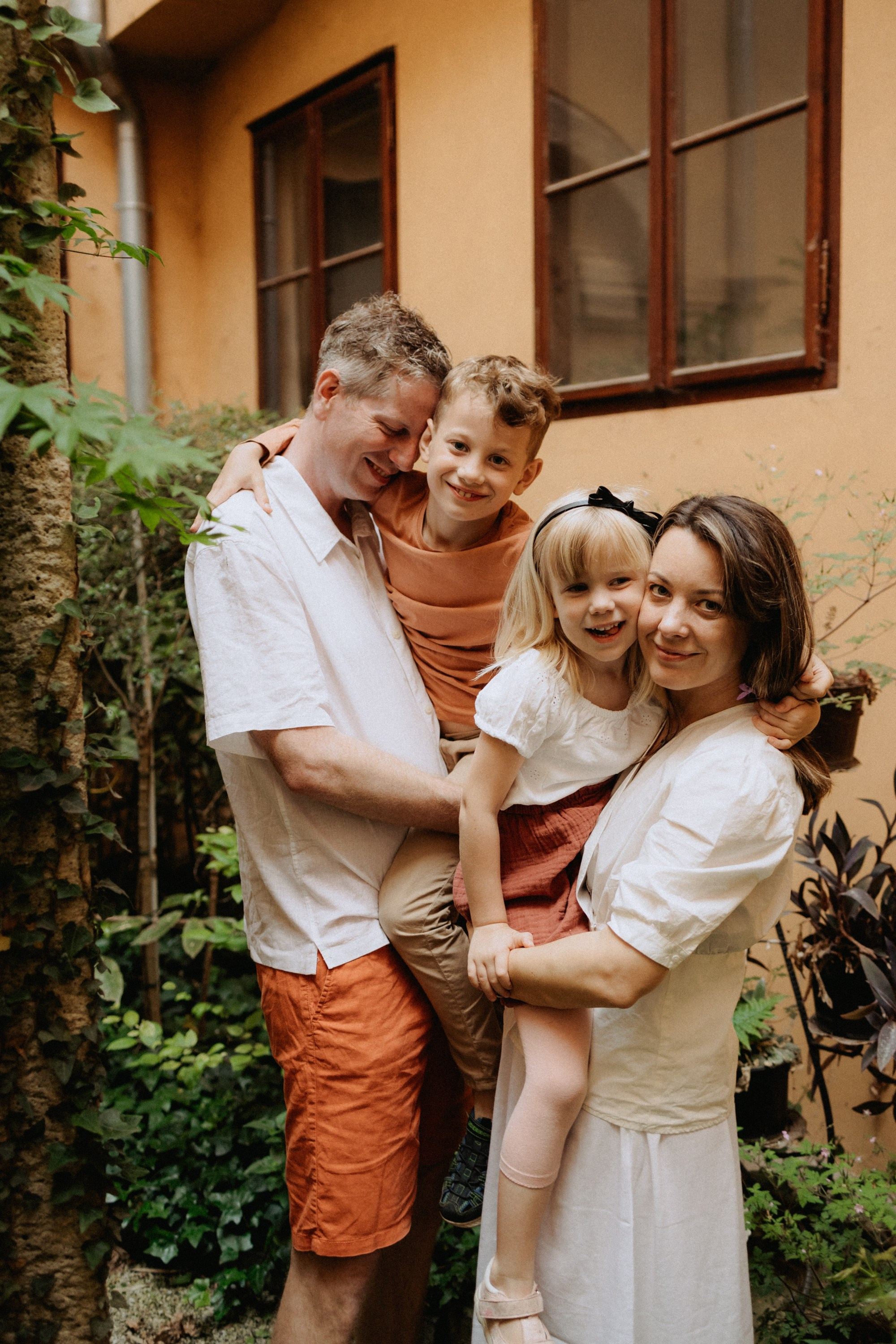 Family in the city. Elena Gorobets. Photographer in Zagreb