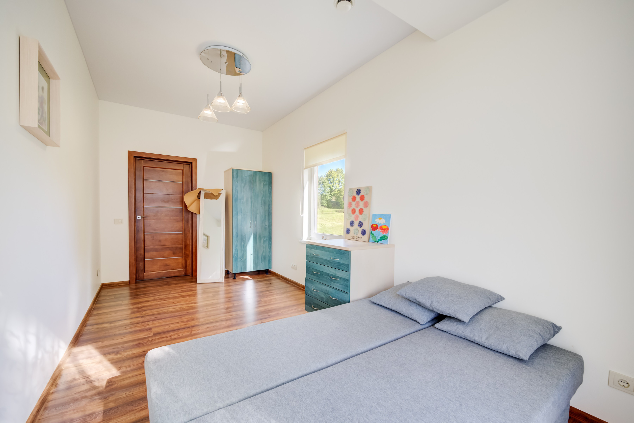 Sadyba Vinliaus r. prie ežero. Elina Sapiega fotografė Vilniuje