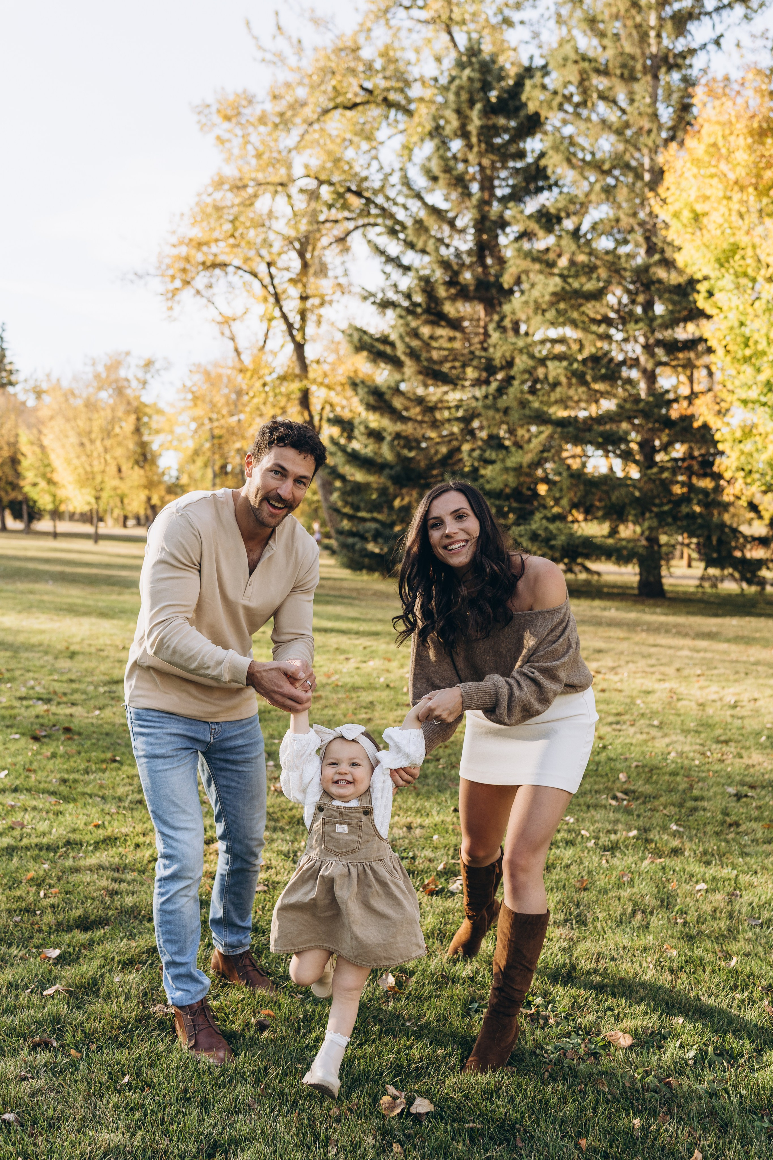 Jess & fam. Calgary Wedding & Lifestyle Photographer — Yevhen Polishchuk