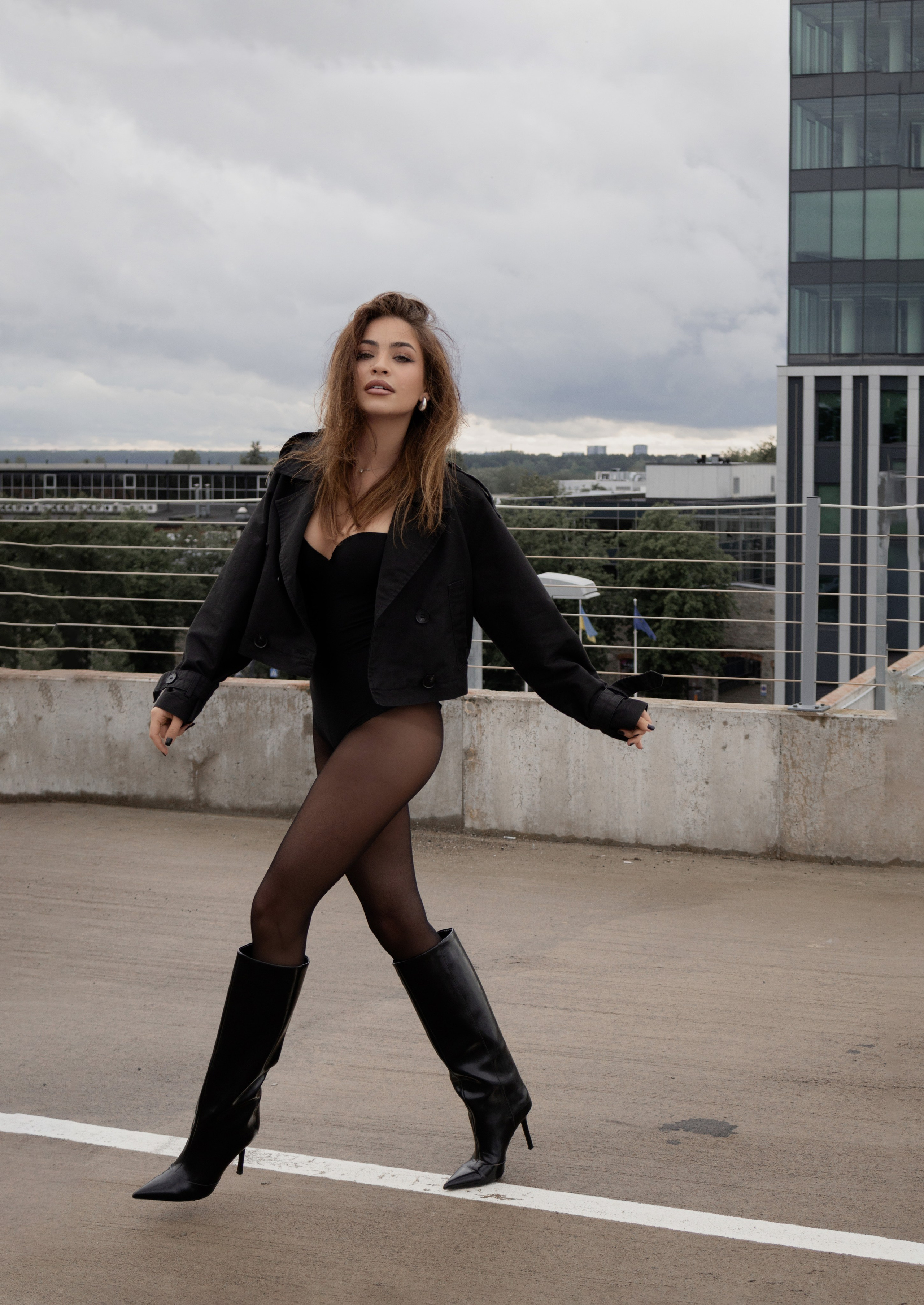 Съёмка на крыше | Городской стиль и свобода. Бренд & Женский фотограф в Таллинне / Фотограф Таллинн