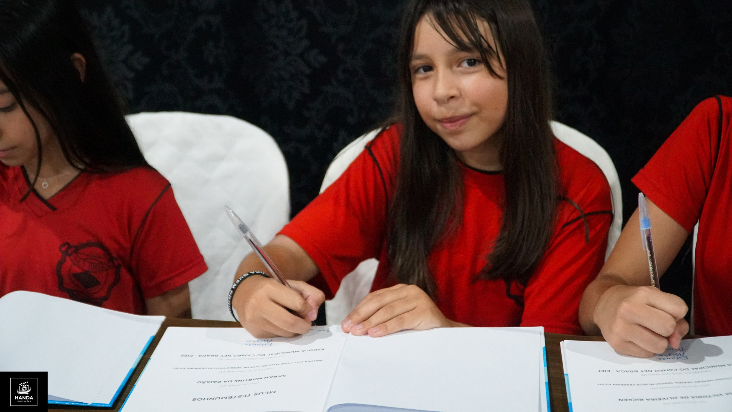 Noite autógrafos colégio Aurélio Buarque de Holanda. Handa Produções