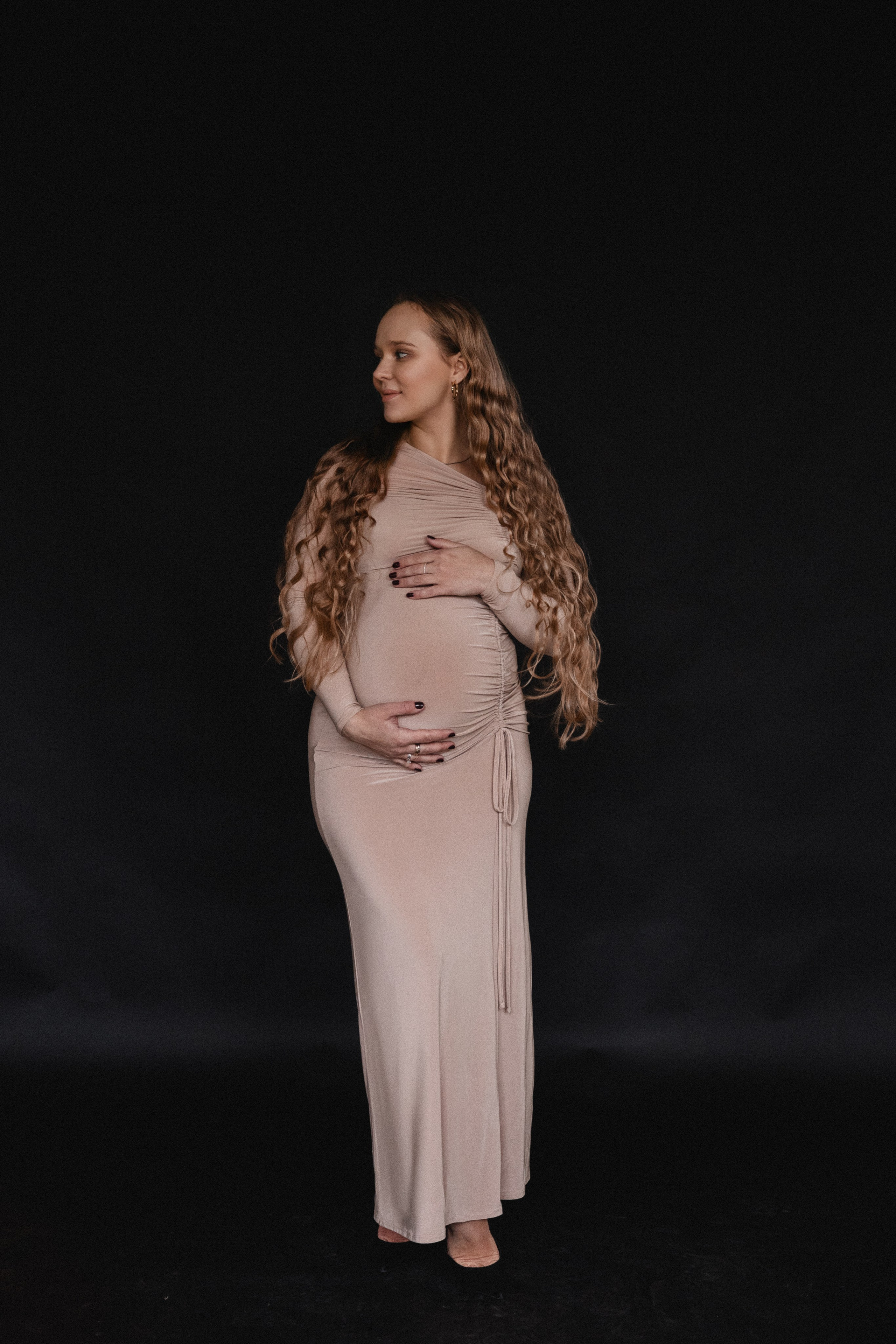 Babybauch Shooting im Fotostudio | Schwangerschaftsfotos in Bochum. Hochzeitsfotografin Bochum | Halyna Reiche Fotografie NRW