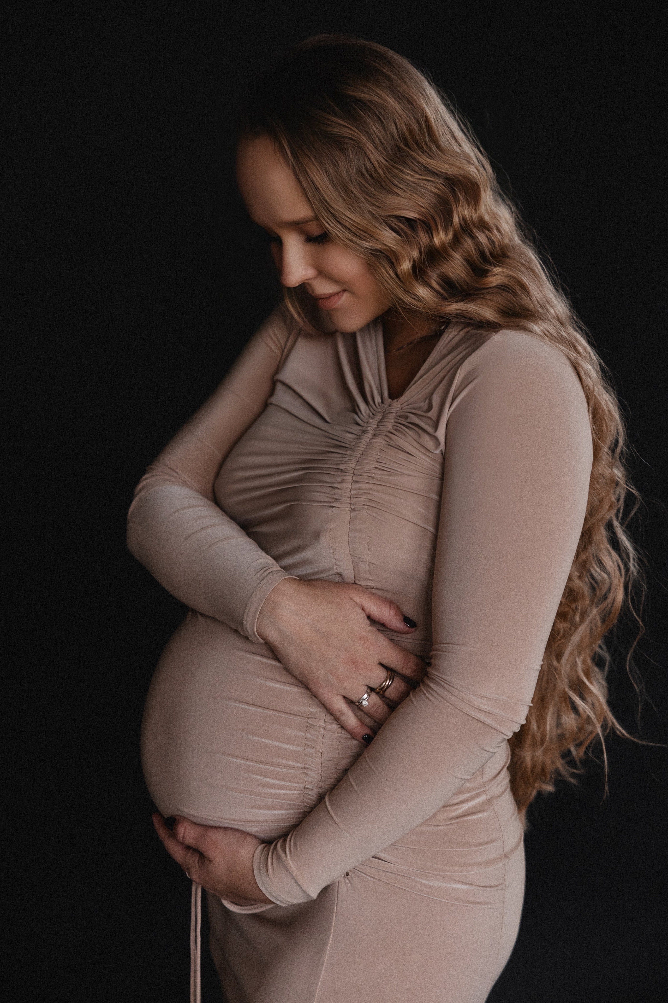 Babybauch Shooting im Fotostudio | Schwangerschaftsfotos in Bochum. Hochzeitsfotografin Bochum | Halyna Reiche Fotografie NRW