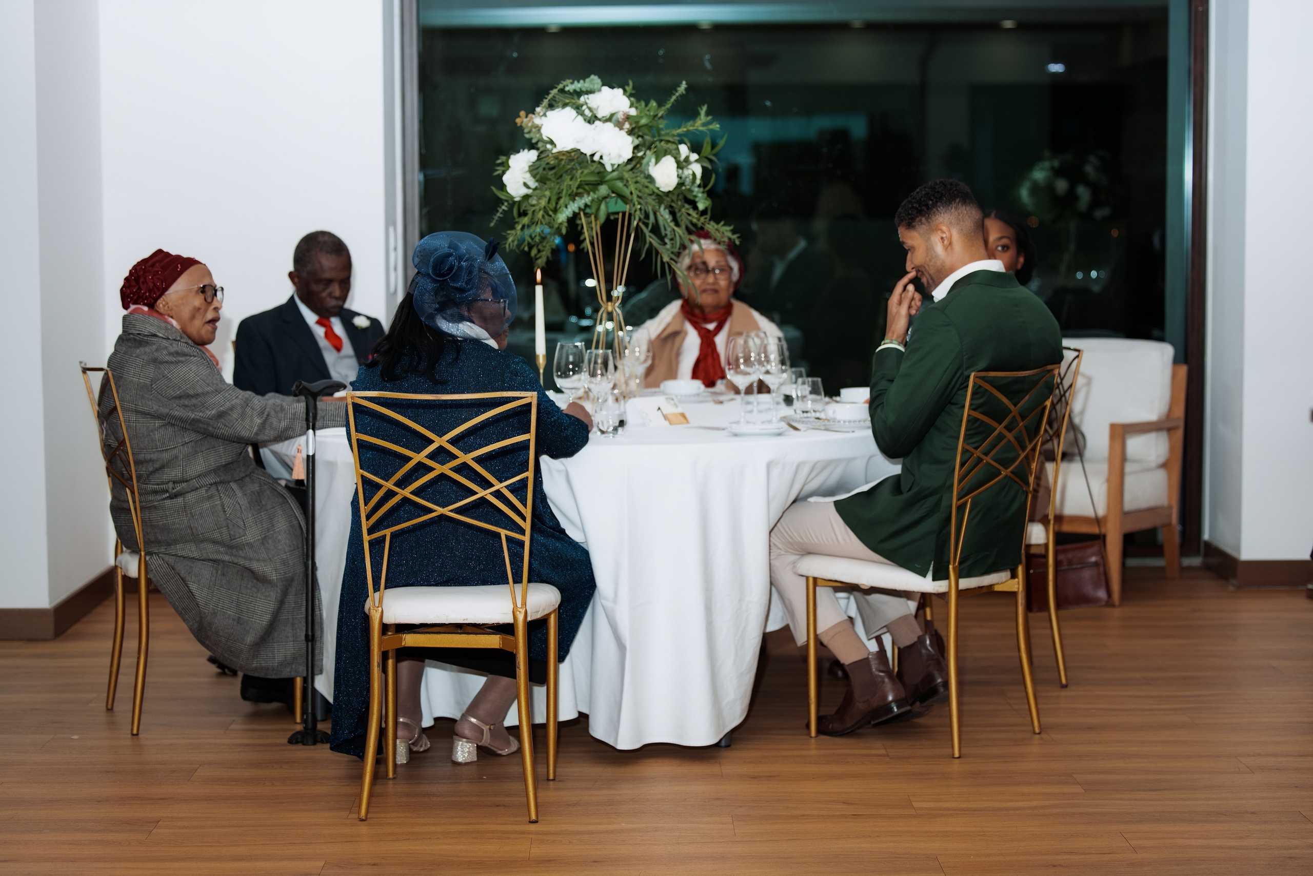 Nawik e Ethson. Fazemos o seu casamento ser lembrado por gerações