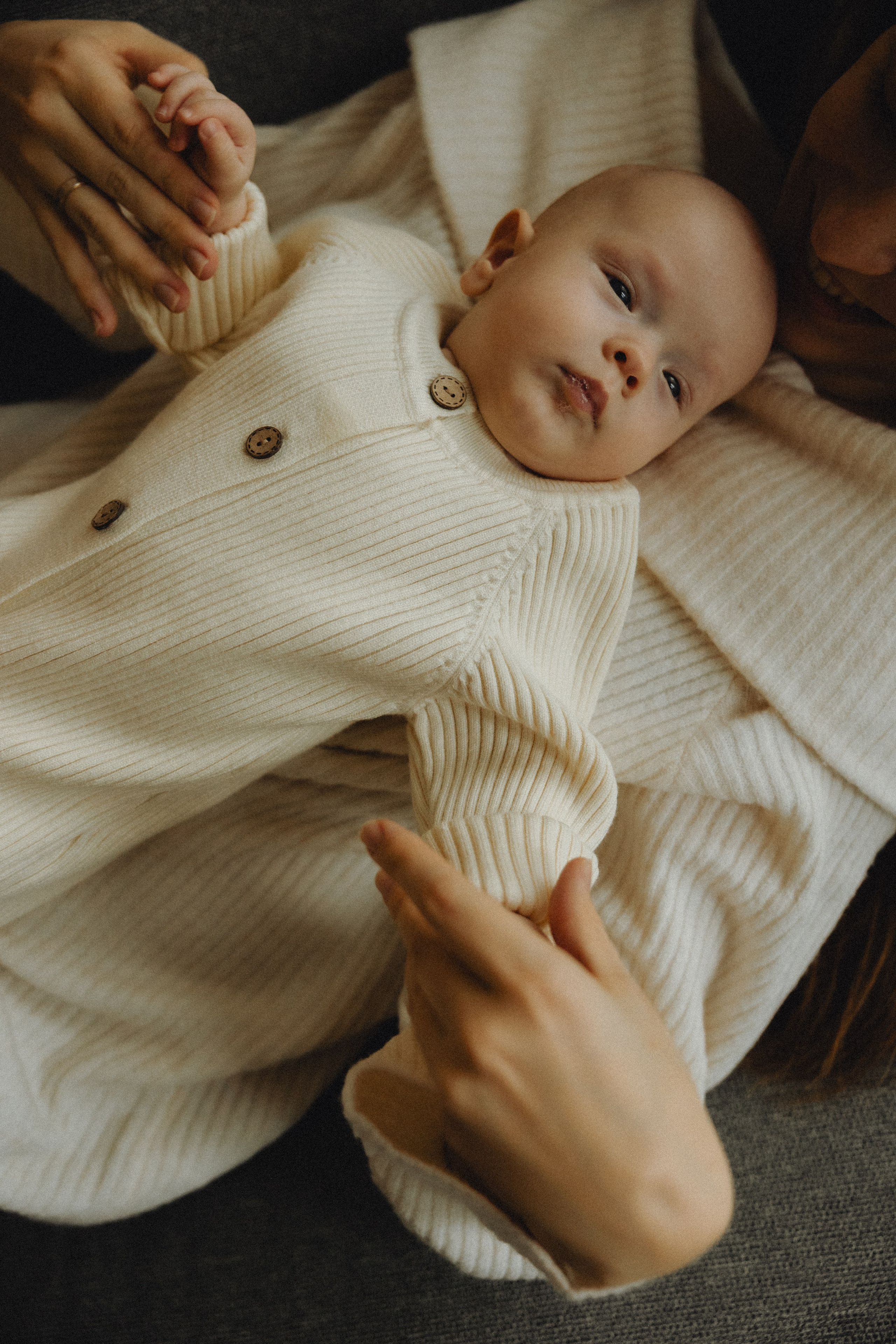 Naujagimio fotosesija namuose | 2025. Vestuvių ir šeimų fotografė Lena Bondarenko / belove photo