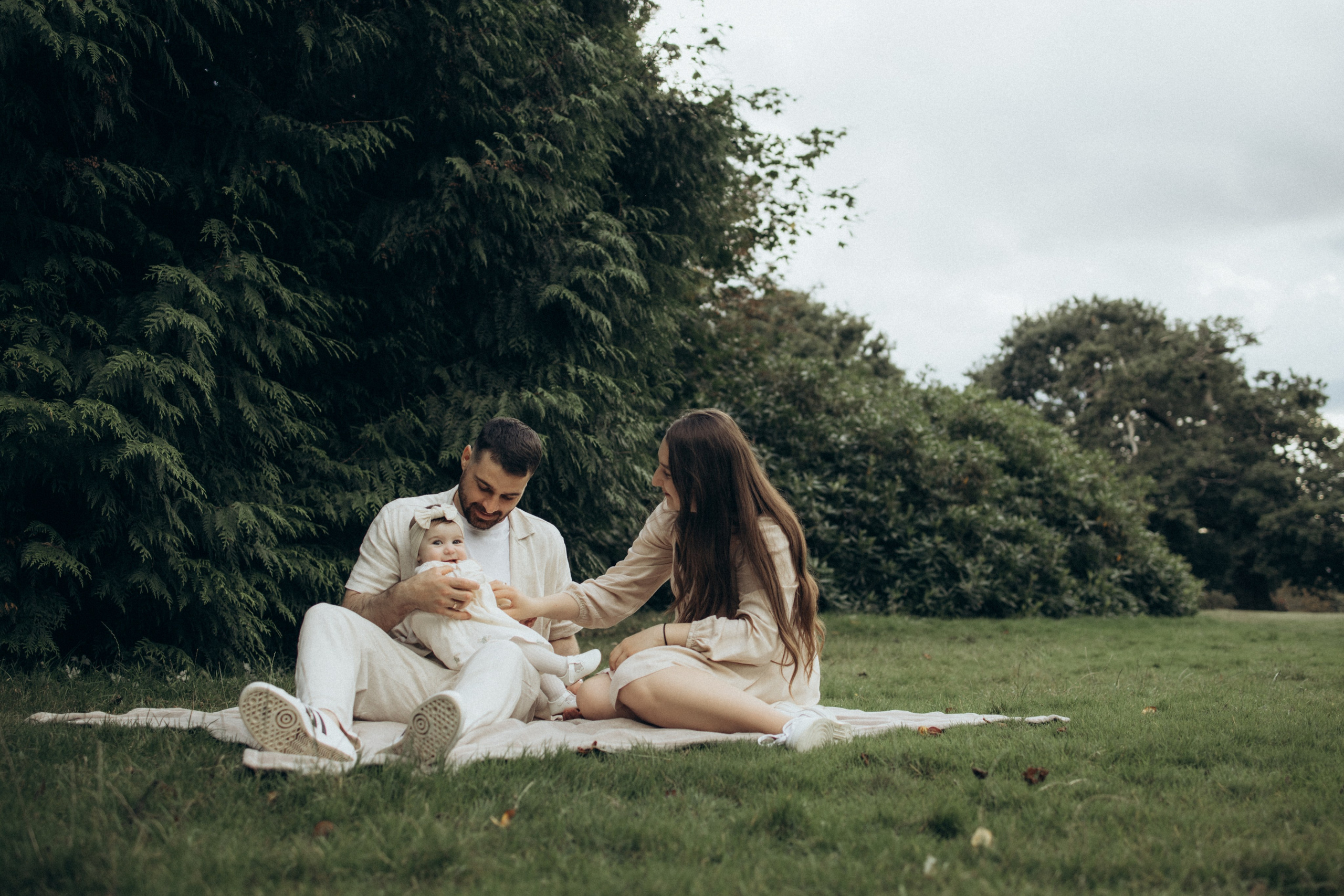 Pergola gardens. Photographer in Milton Keynes, Northampton & London — Wedding, Family & Portrait Photography