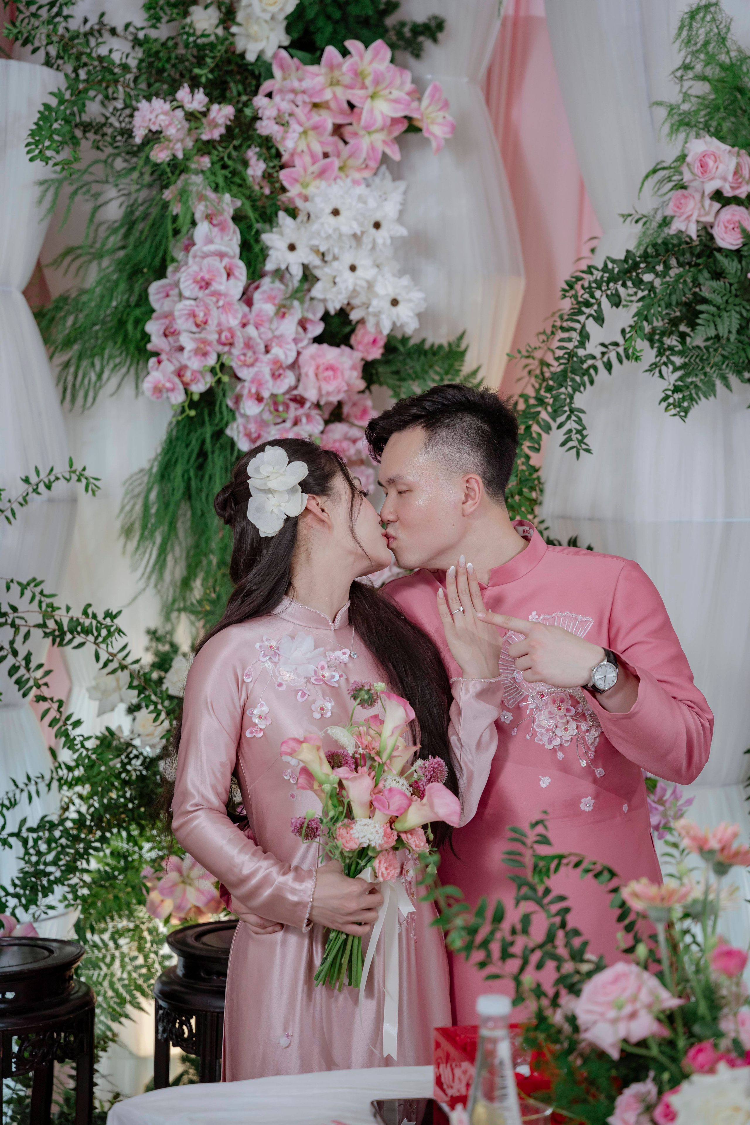 LINH & HUYEN. WEDDING PHOTOGRAPHER IN VIETNAM