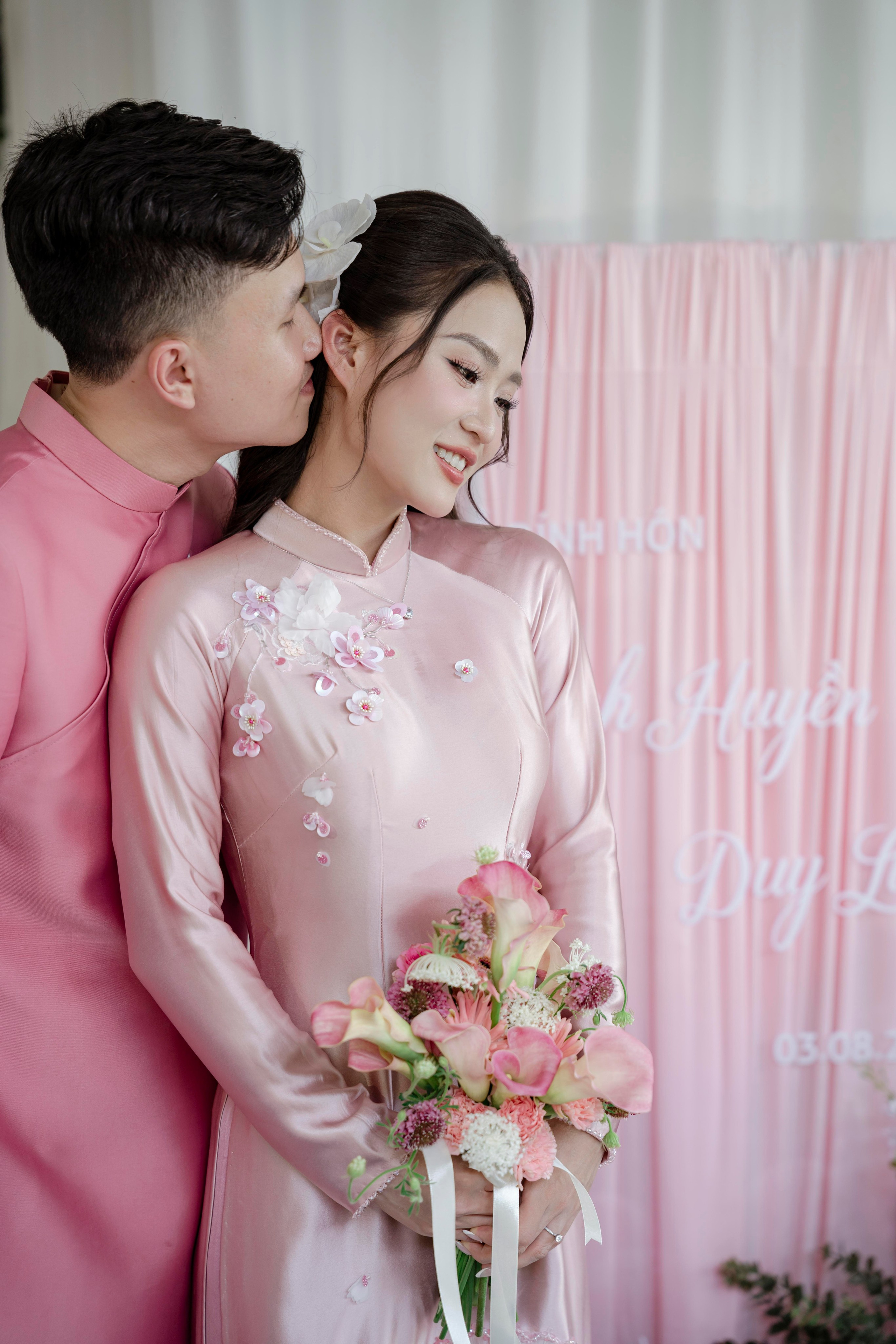 LINH & HUYEN. WEDDING PHOTOGRAPHER IN VIETNAM