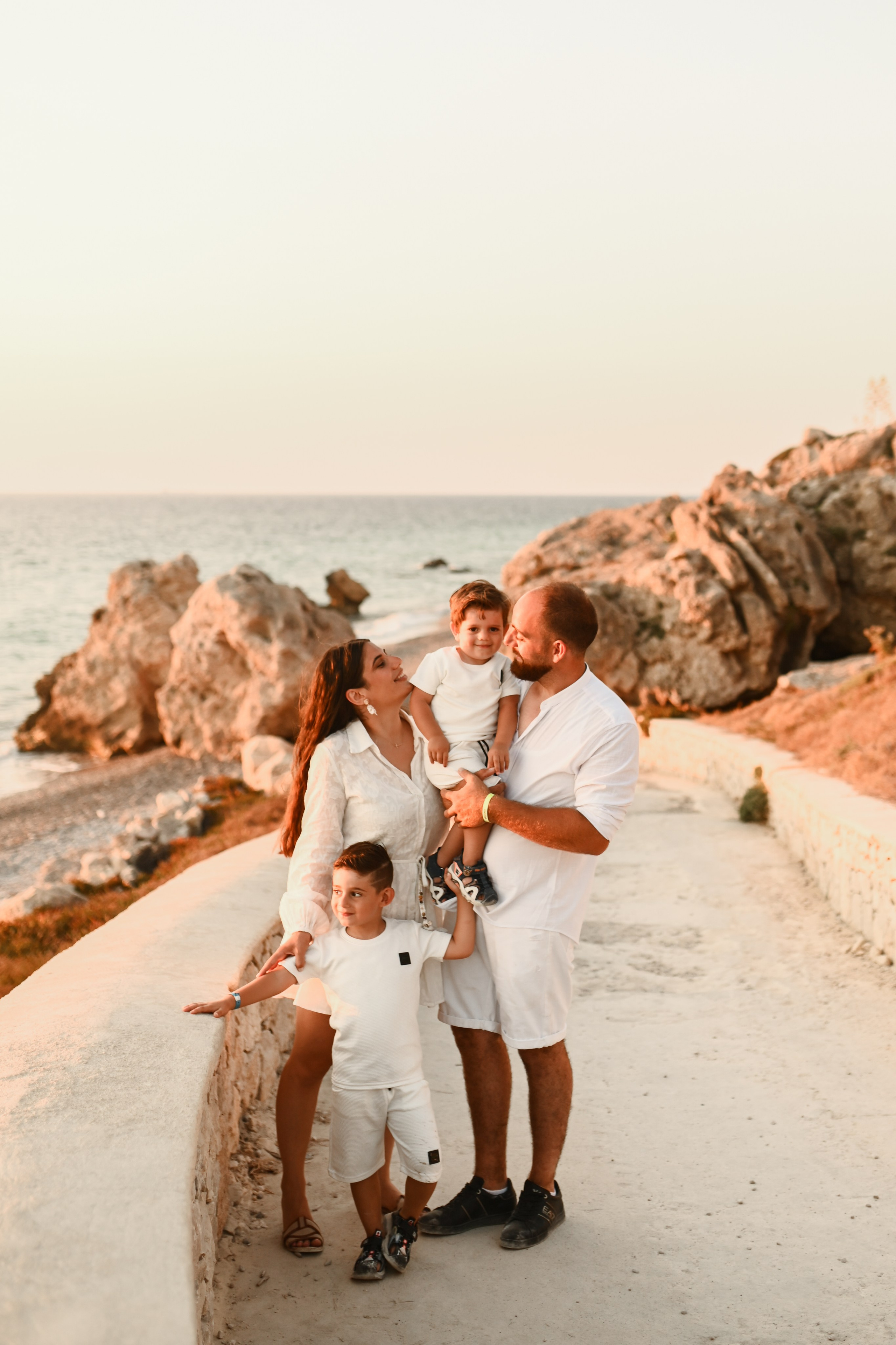 Family Photoshoot Rhodes. Φωτογράφος νεογέννητων στη Ρόδο. Φωτογράφιση εγκυμοσύνης