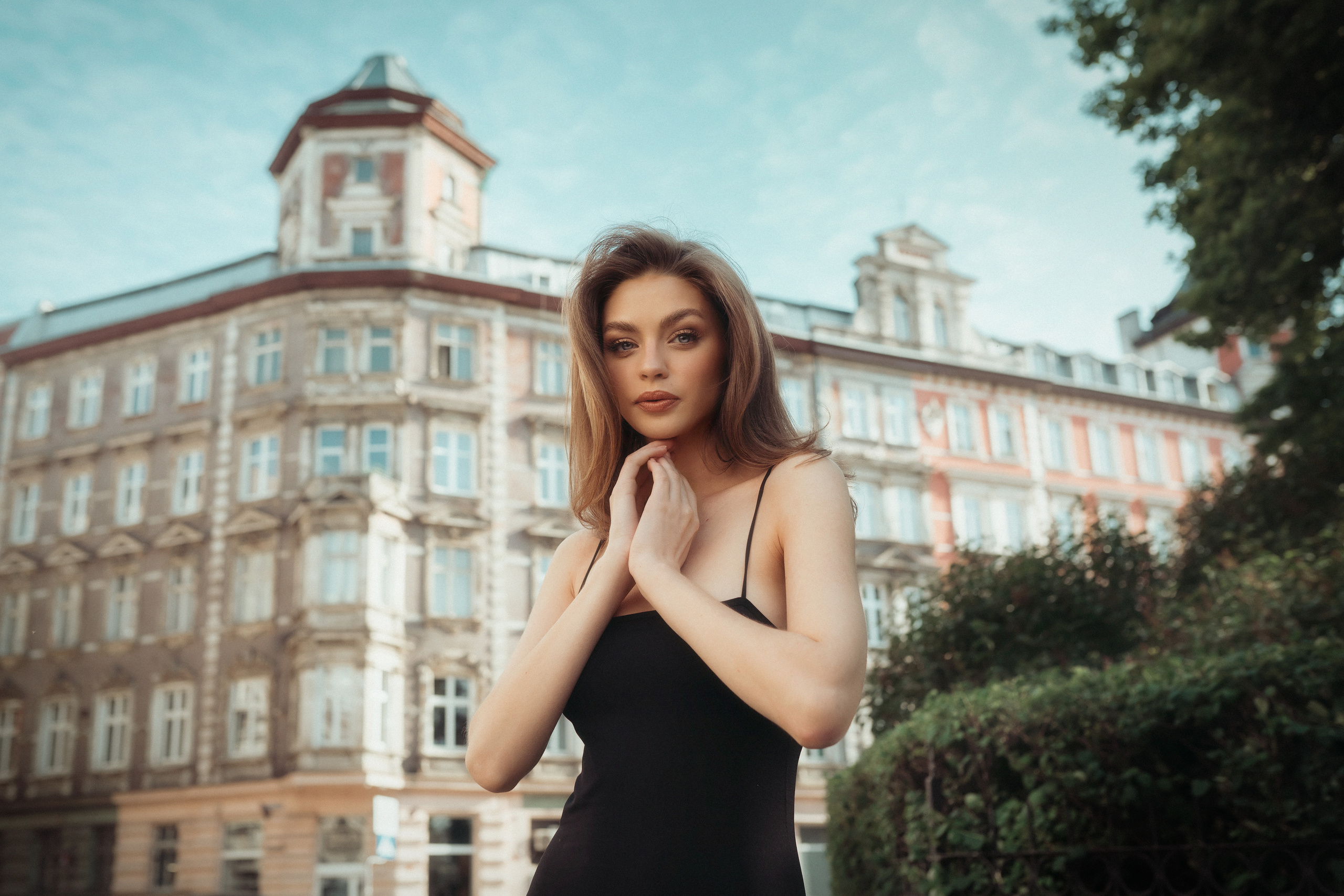 Outdoor. Mike Avelli