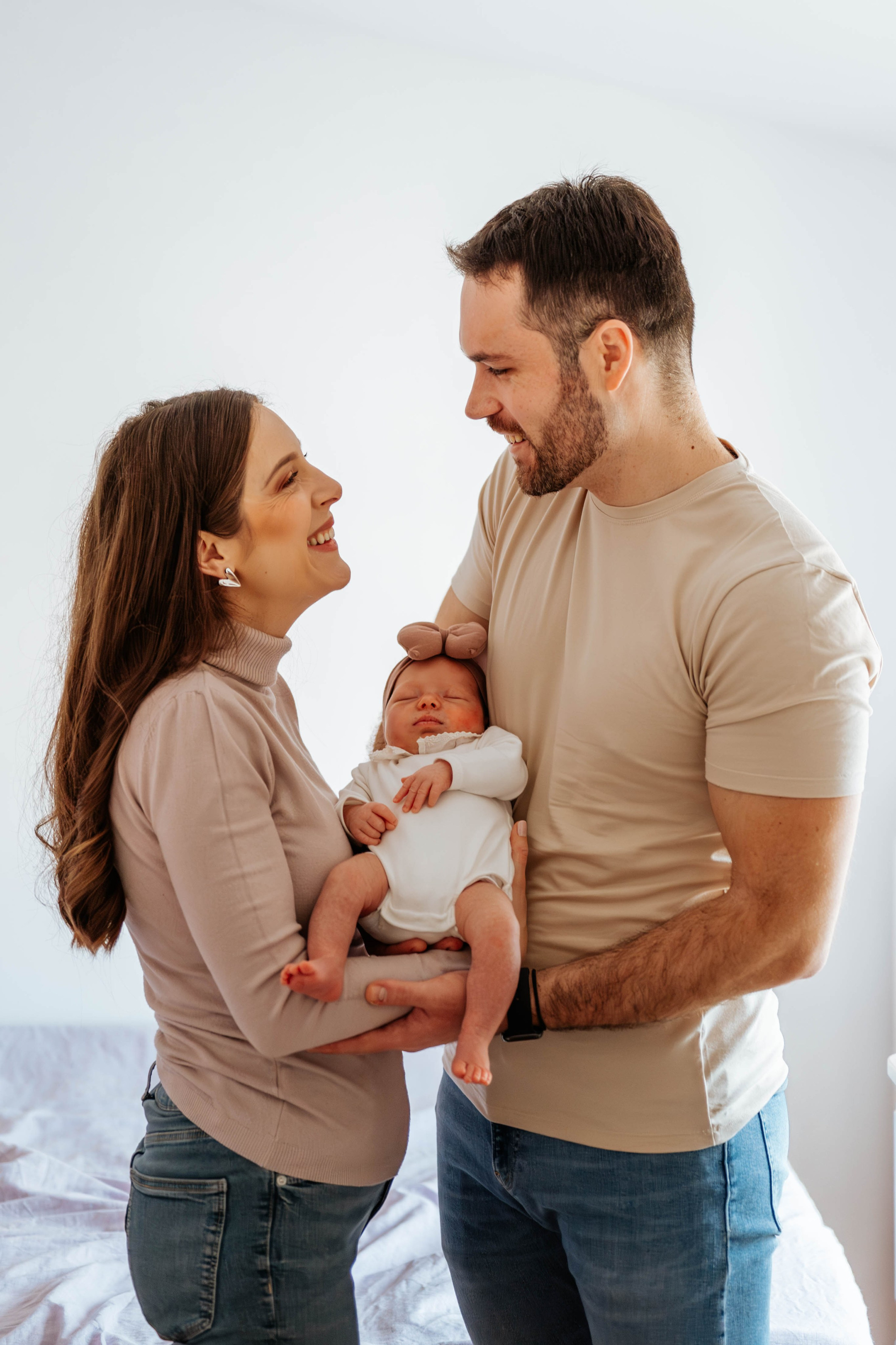 Mila - fotografisanje bebe kod kuće. Dečiji i porodični fotograf