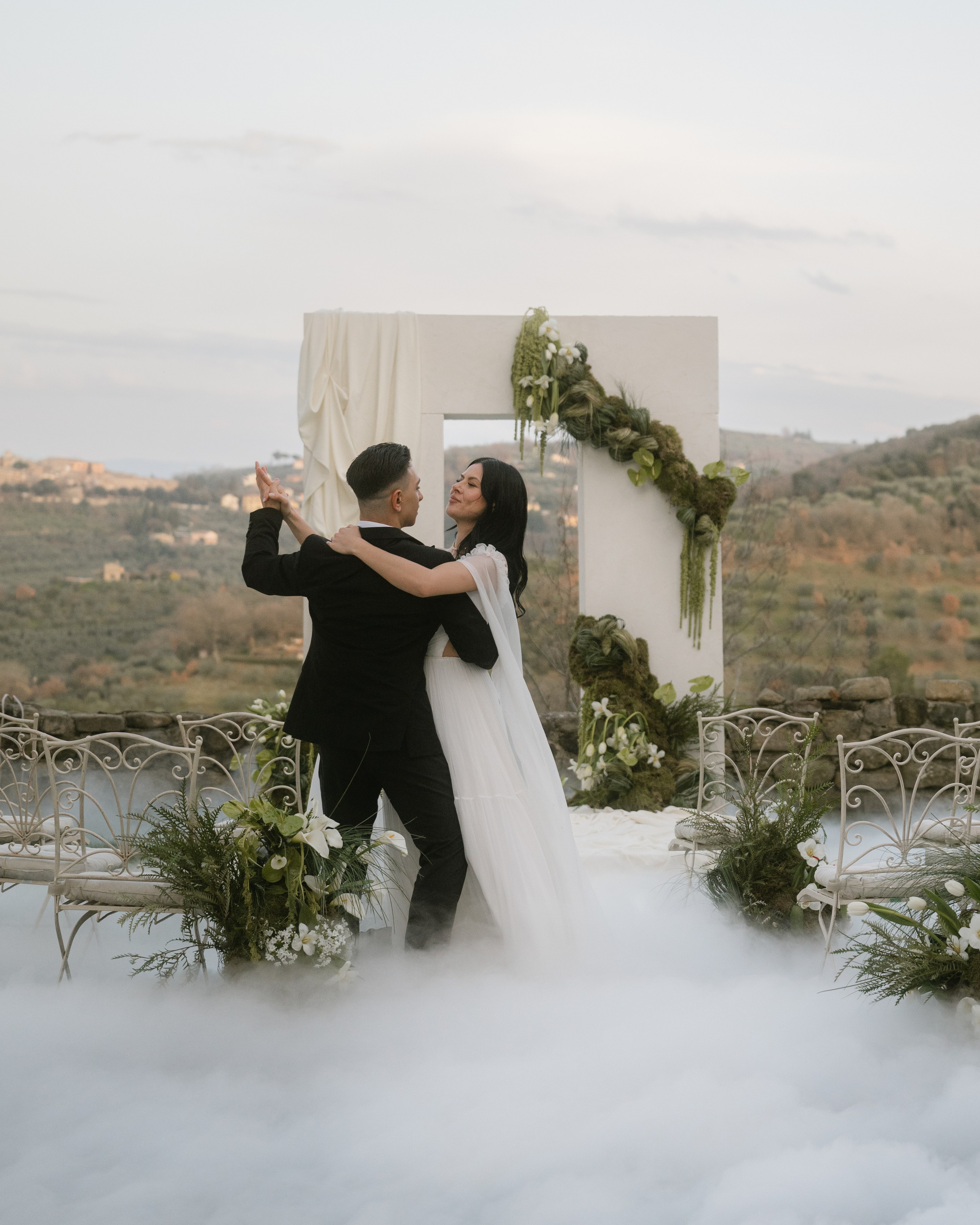 Castello di Rosciano Wedding Photographer Italy | The Mireas
