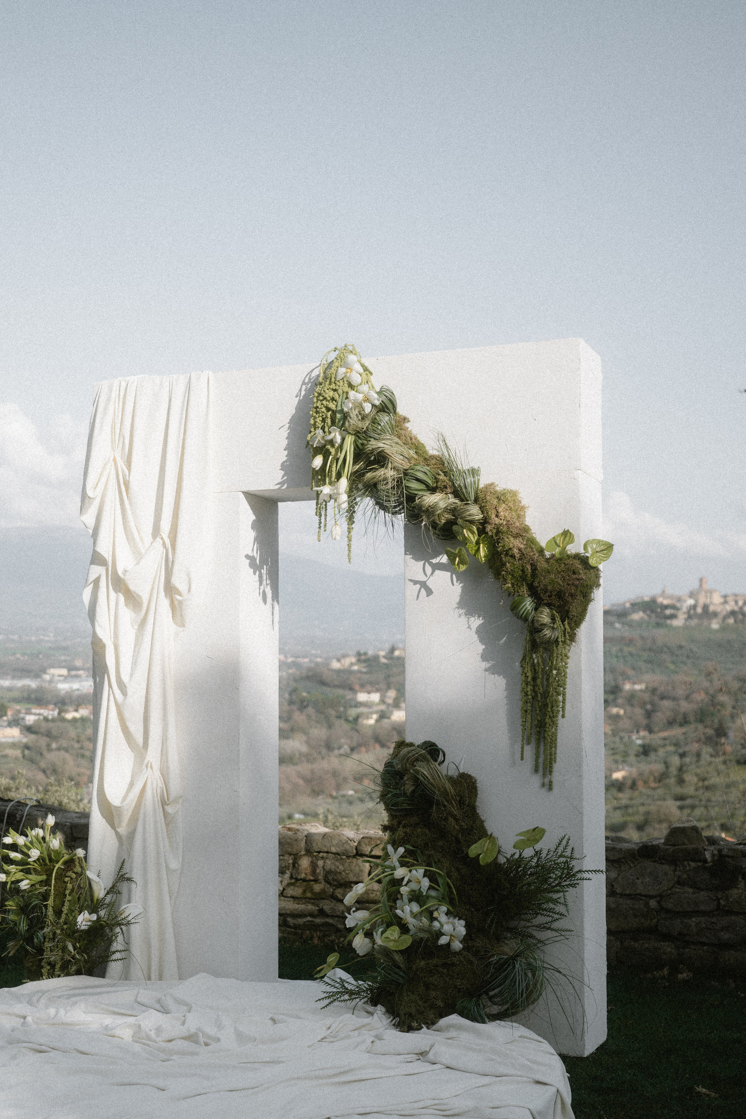 Castello di Rosciano Wedding Photographer Italy | The Mireas