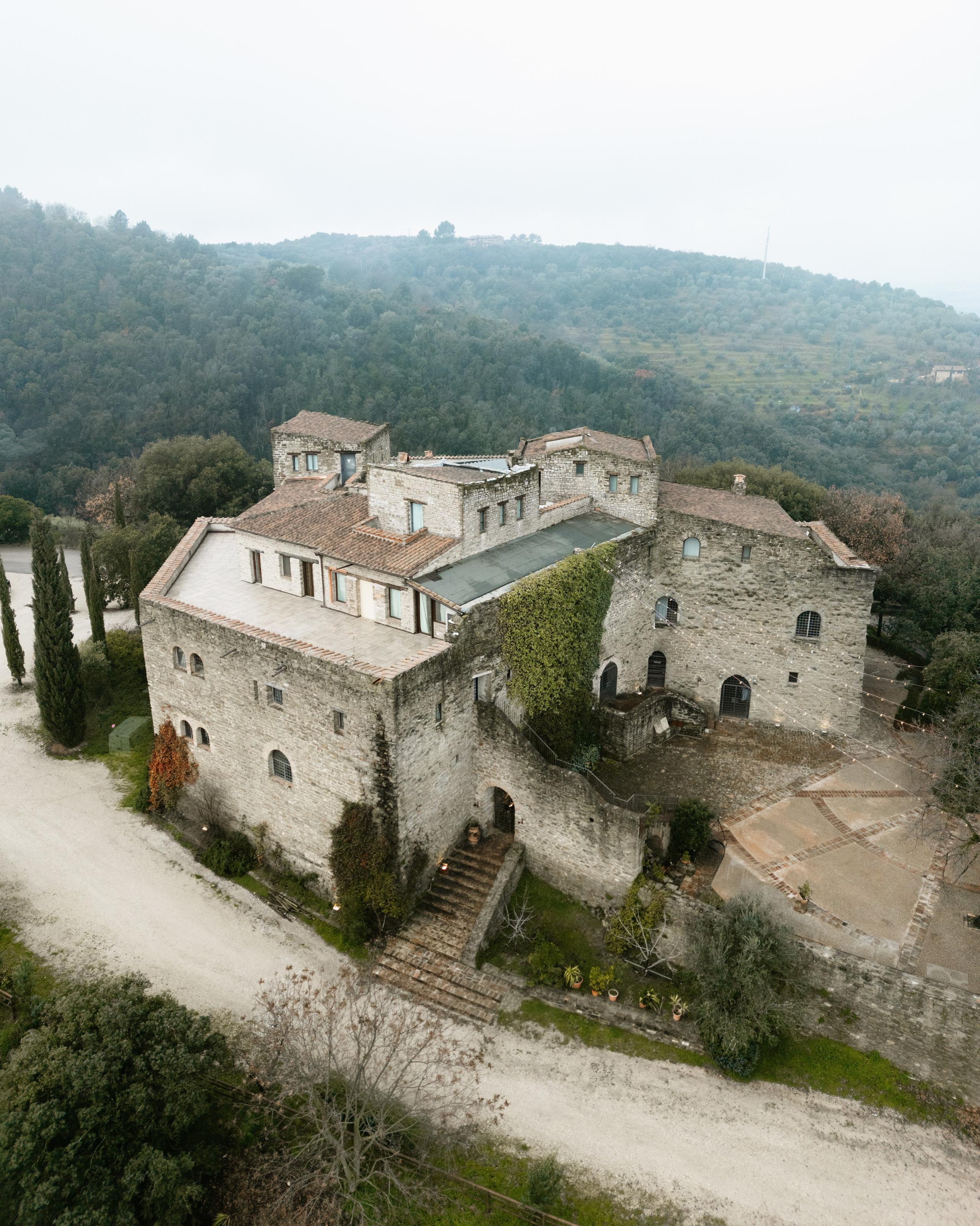 Castello di Rosciano Wedding Photographer Italy | The Mireas