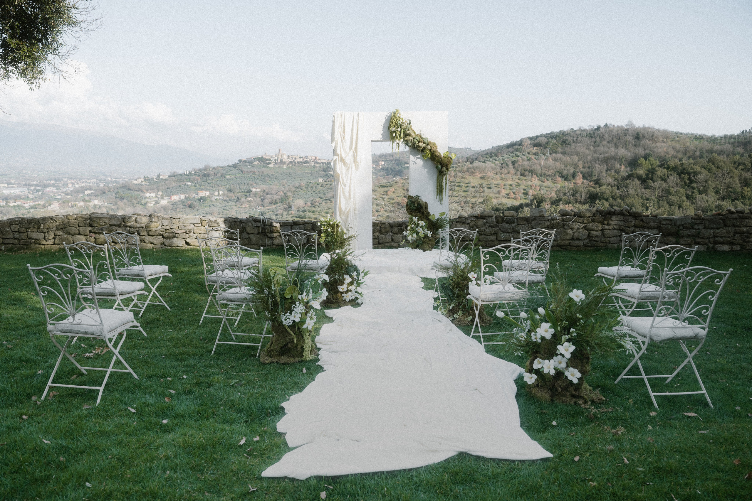 Castello di Rosciano Wedding Photographer Italy | The Mireas