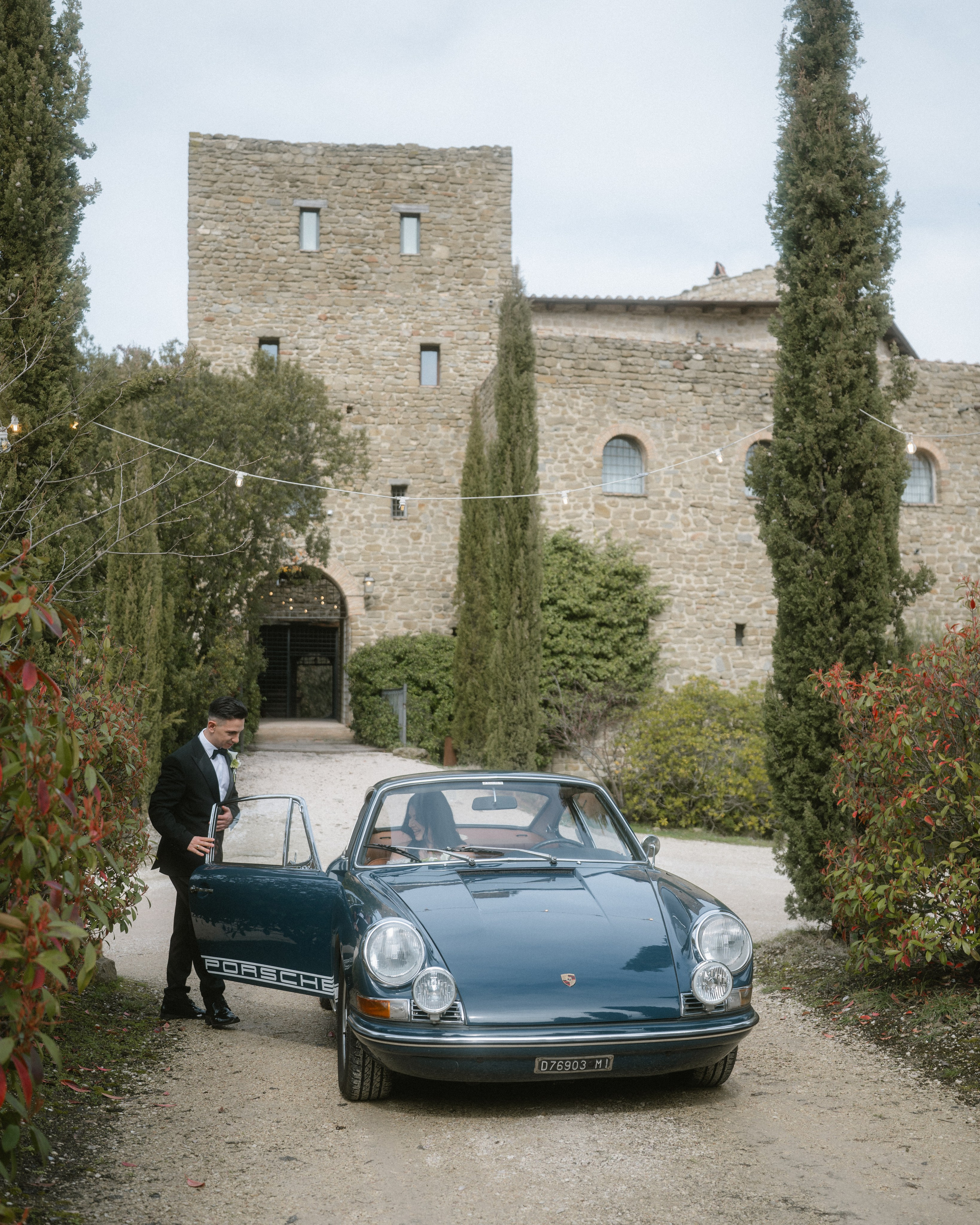 Castello di Rosciano Wedding Photographer Italy | The Mireas