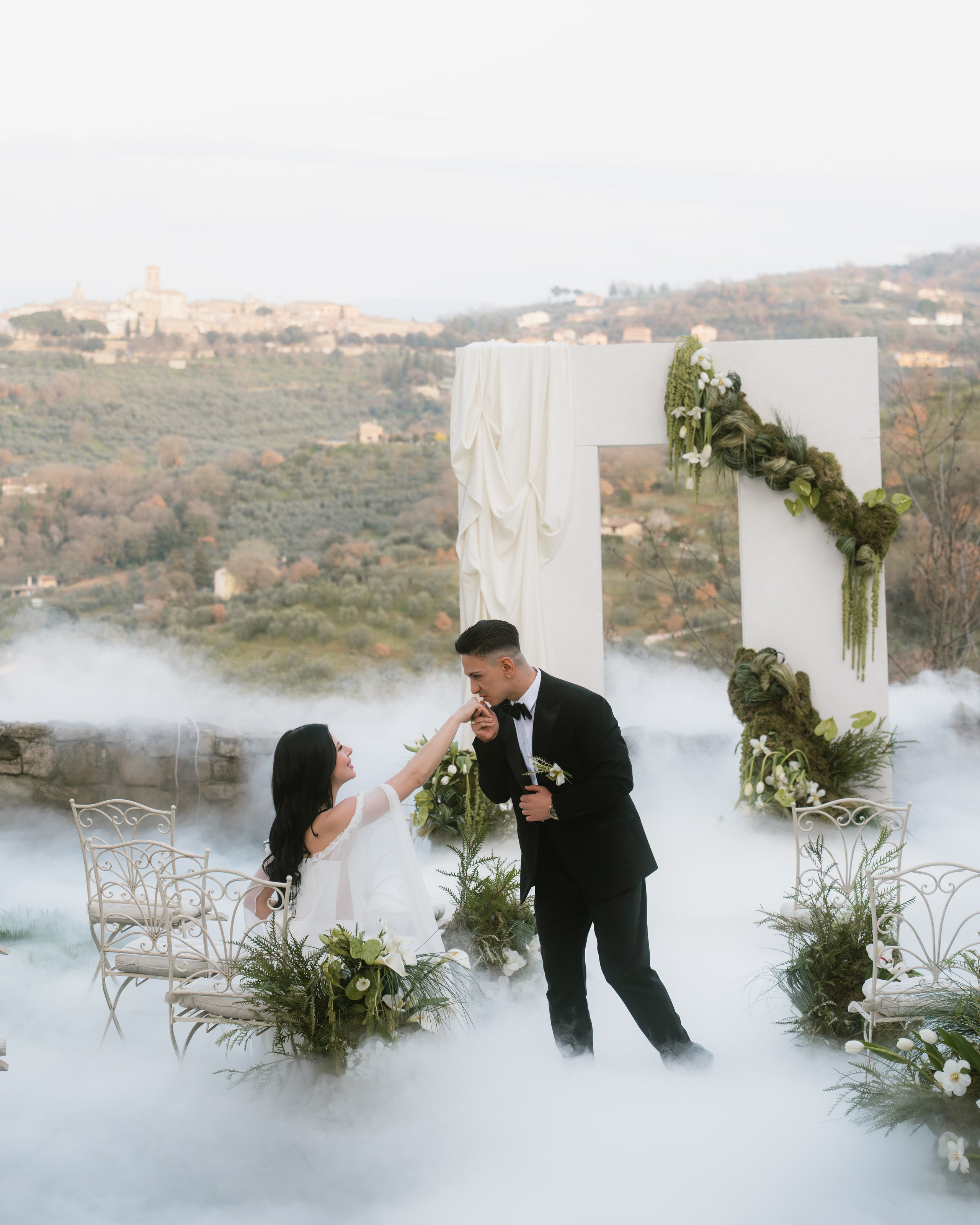 Castello di Rosciano Wedding Photographer Italy | The Mireas