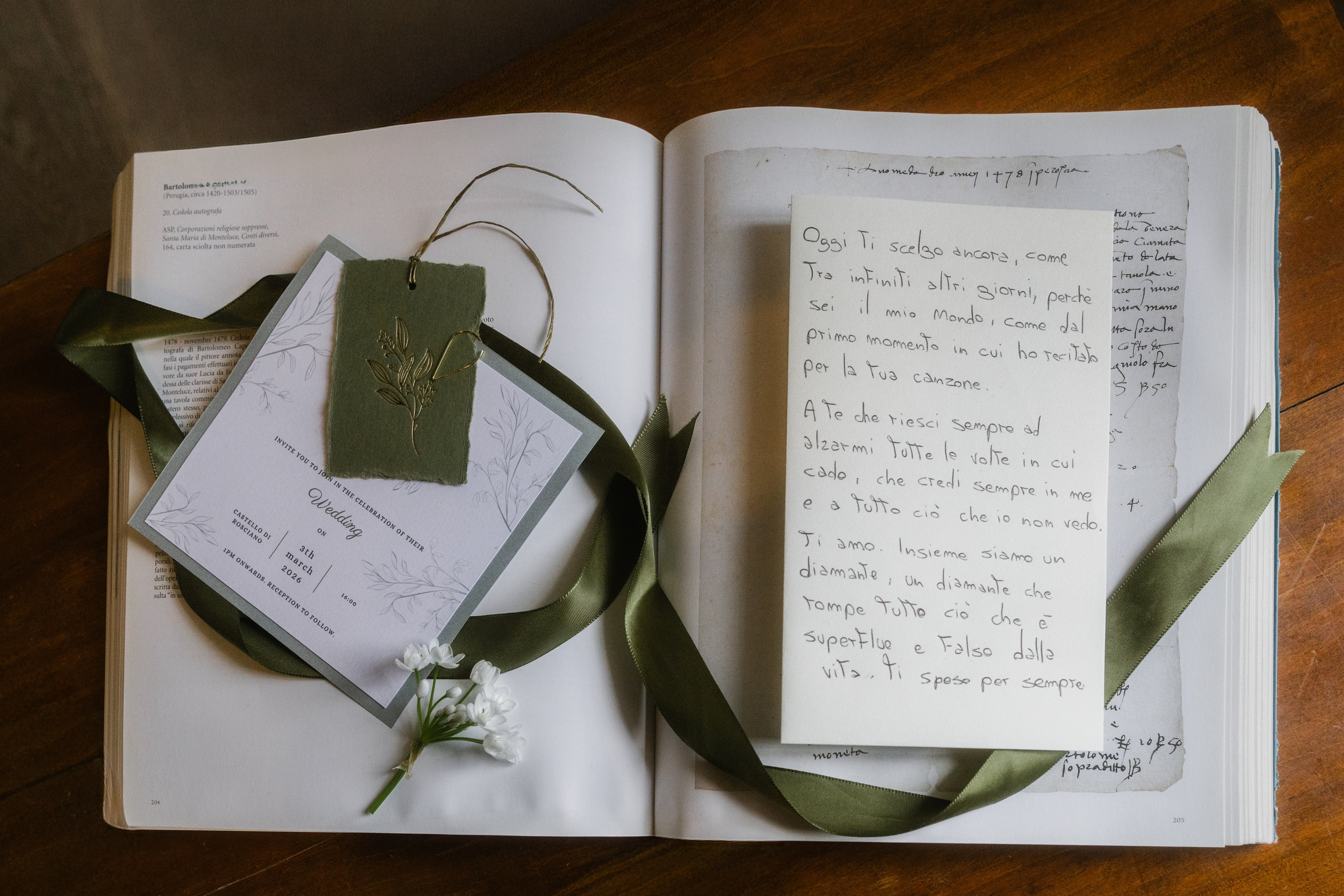 Castello di Rosciano Wedding Photographer Italy | The Mireas