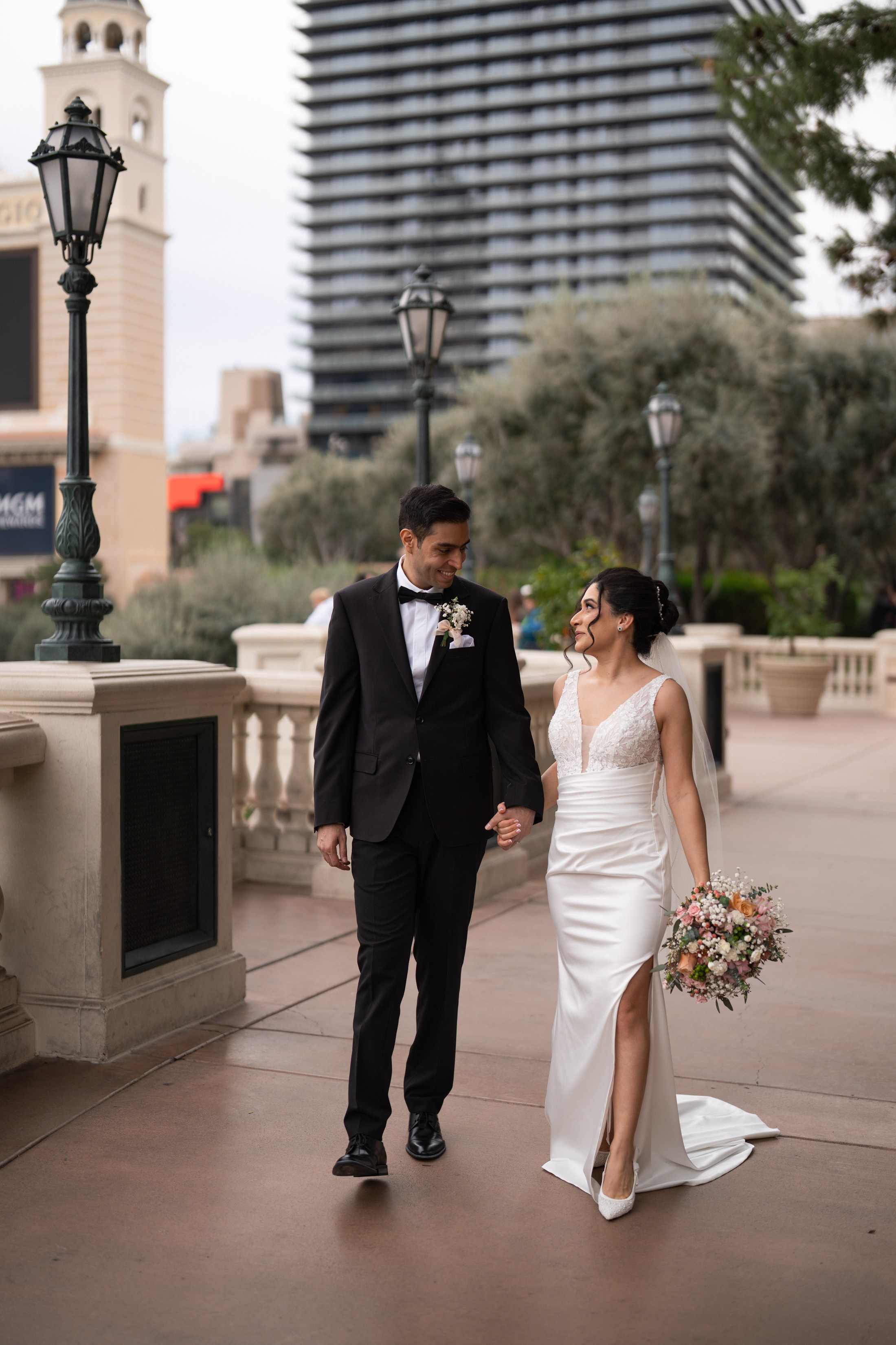 Sia&Yasi. Wedding & elopement photographer Viktoriya Kravtsov. Las Vegas