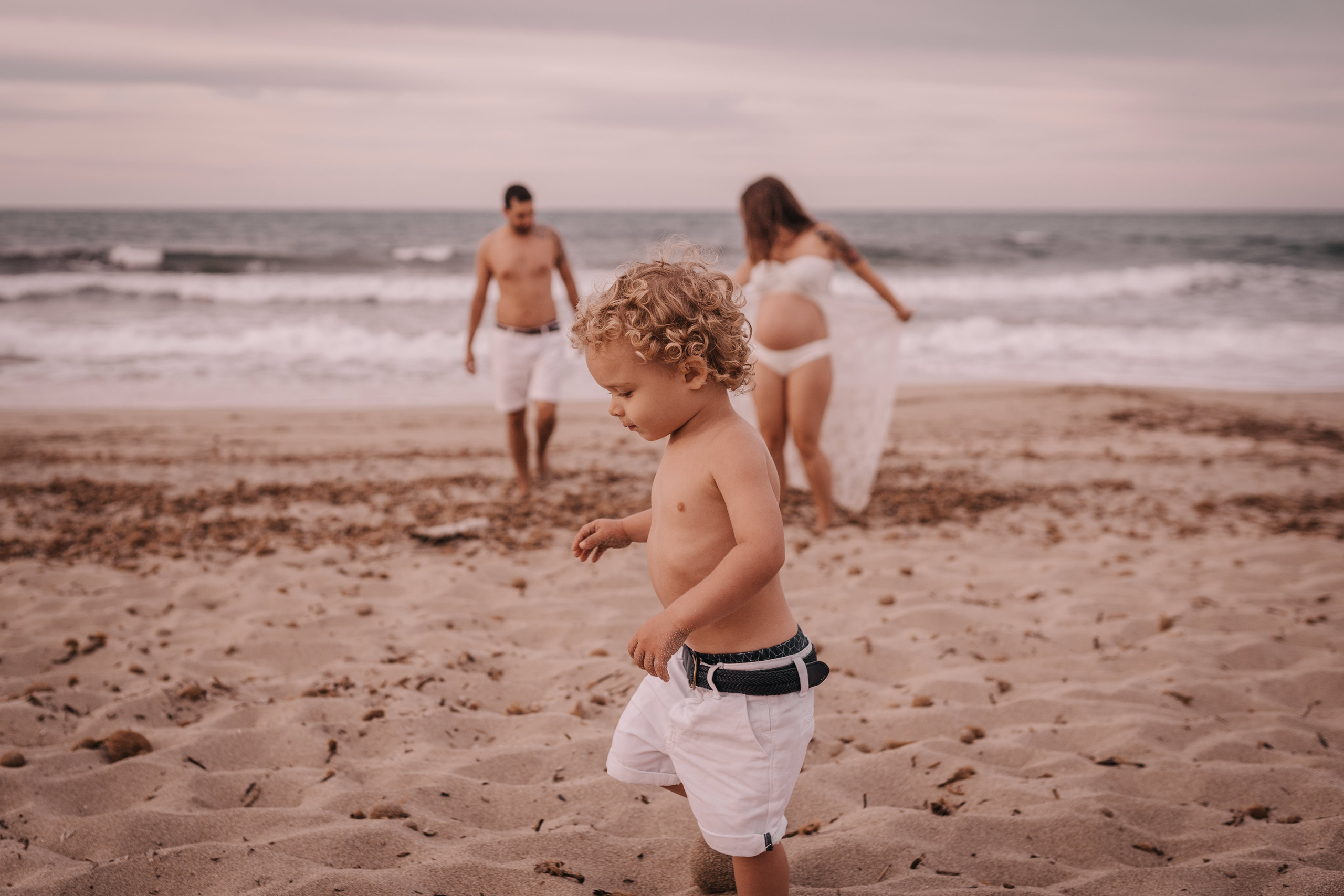HAVING FUN ON THE BEACH. SPLASH Fotógrafo de bodas y familias en Palma de Mallorca | Mauricio Alcibar