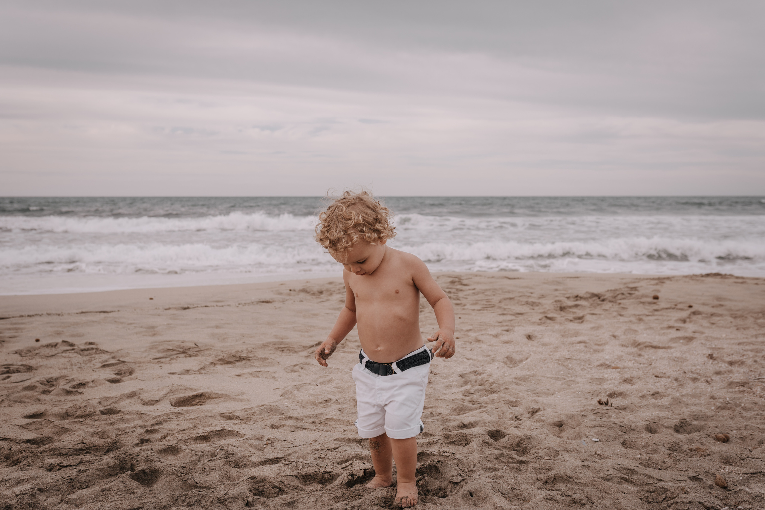 HAVING FUN ON THE BEACH. SPLASH Fotógrafo de bodas y familias en Palma de Mallorca | Mauricio Alcibar