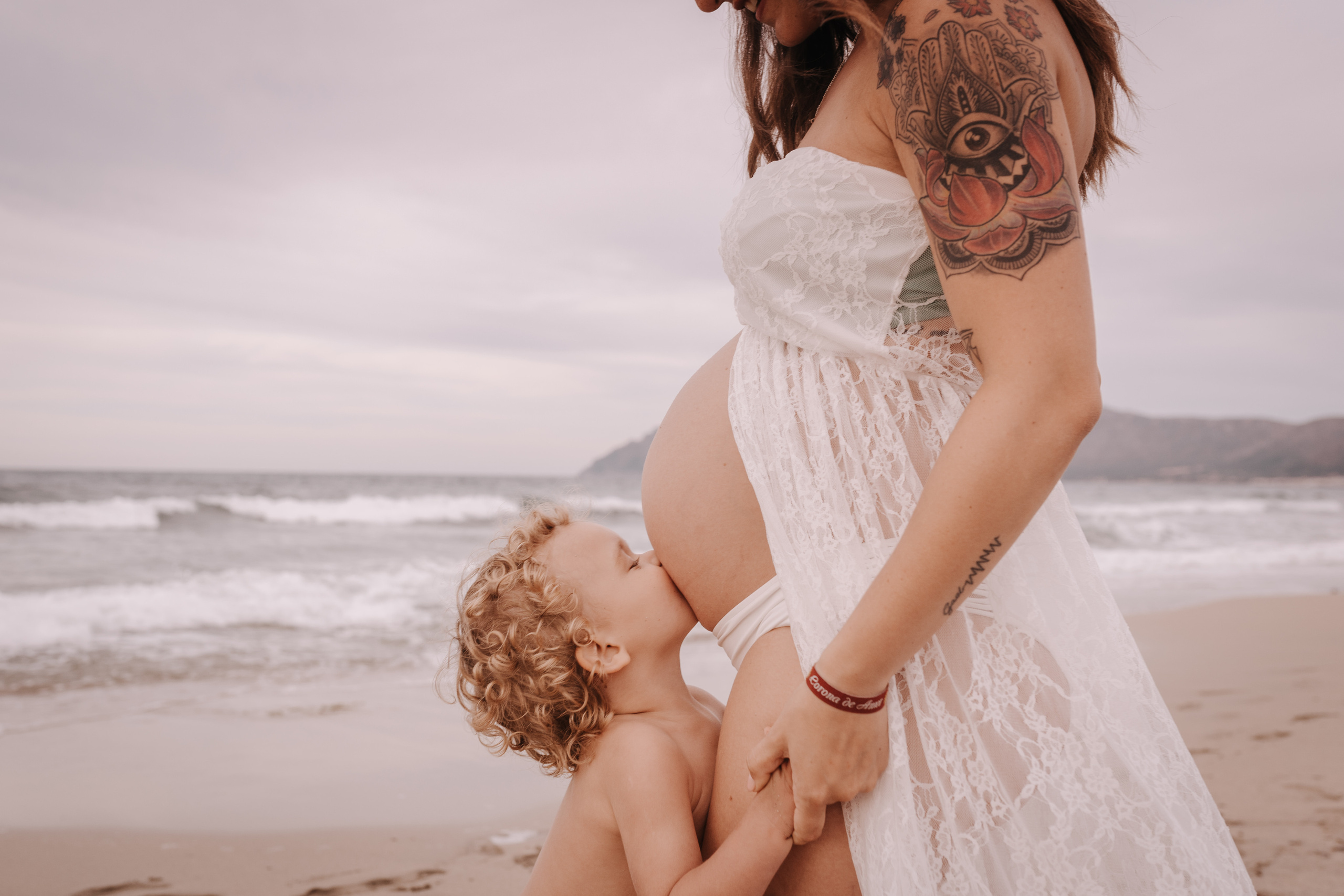 HAVING FUN ON THE BEACH. SPLASH Fotógrafo de bodas y familias en Palma de Mallorca | Mauricio Alcibar