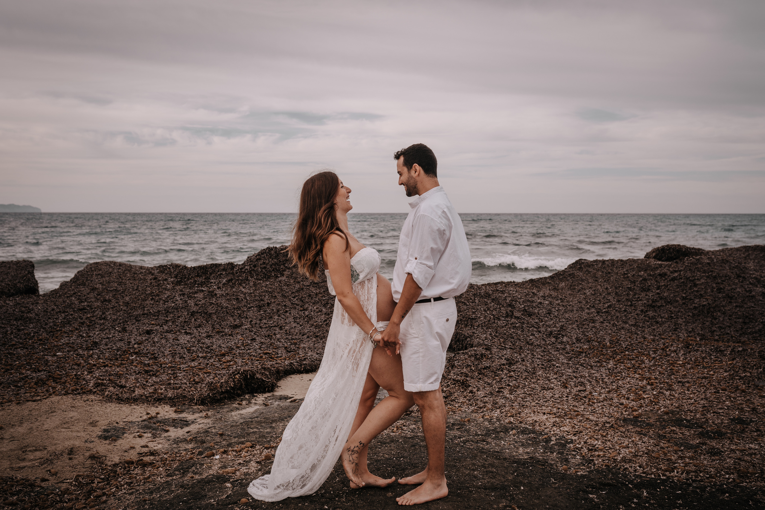 HAVING FUN ON THE BEACH. SPLASH Fotógrafo de bodas y familias en Palma de Mallorca | Mauricio Alcibar