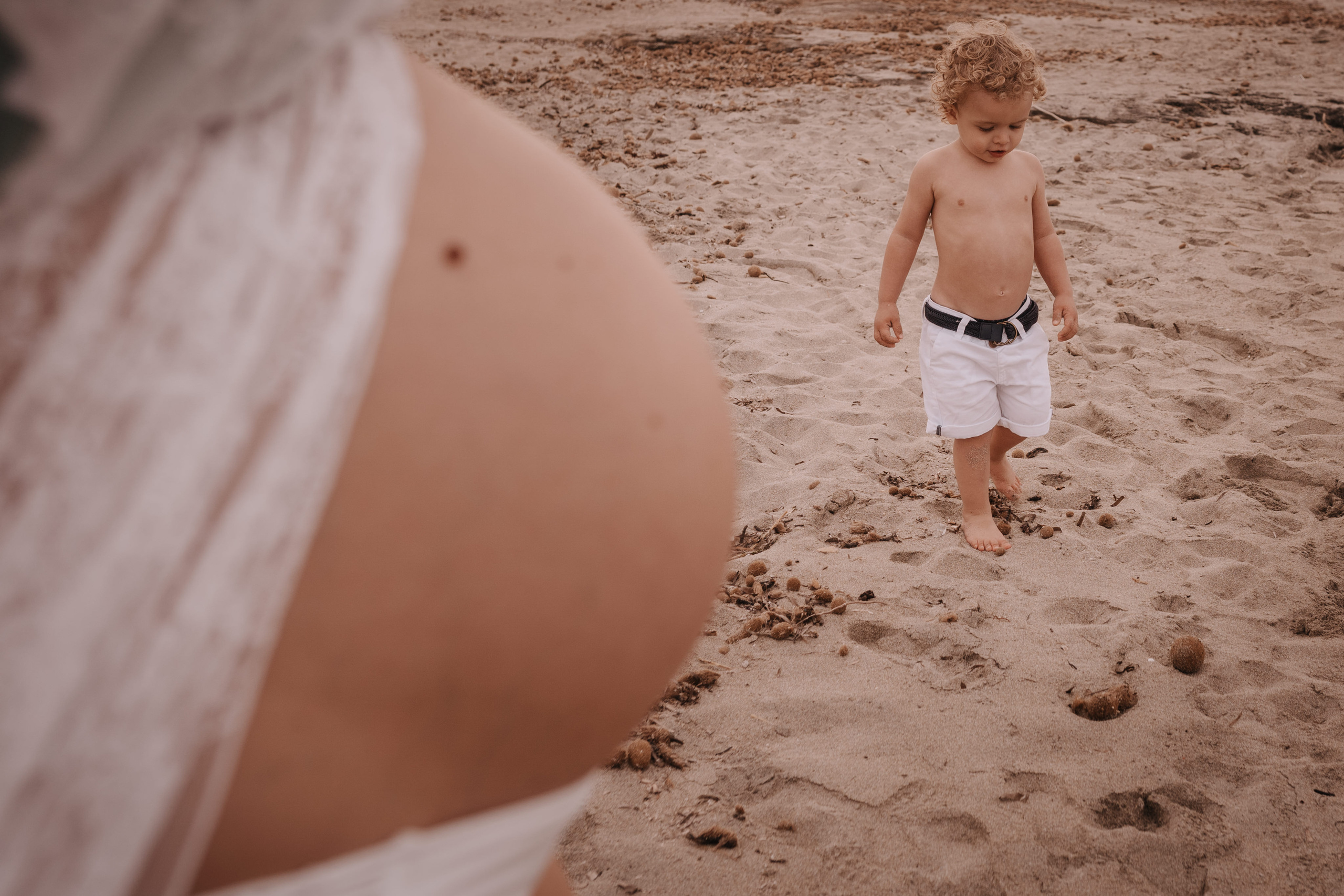 HAVING FUN ON THE BEACH. SPLASH Fotógrafo de bodas y familias en Palma de Mallorca | Mauricio Alcibar