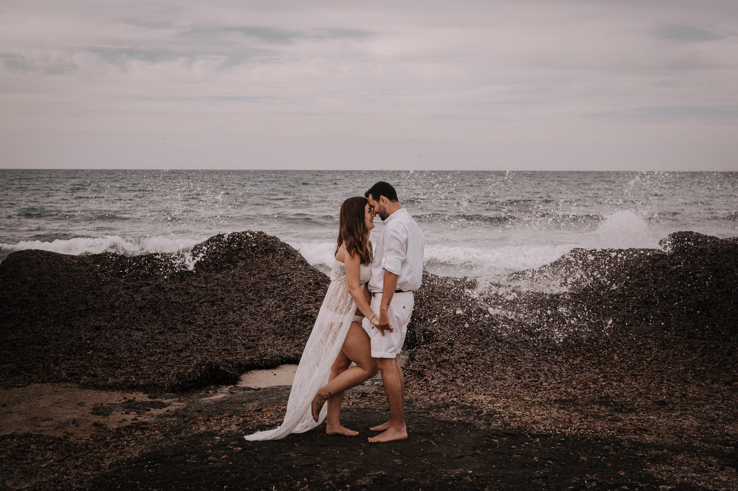 HAVING FUN ON THE BEACH. SPLASH Fotógrafo de bodas y familias en Palma de Mallorca | Mauricio Alcibar