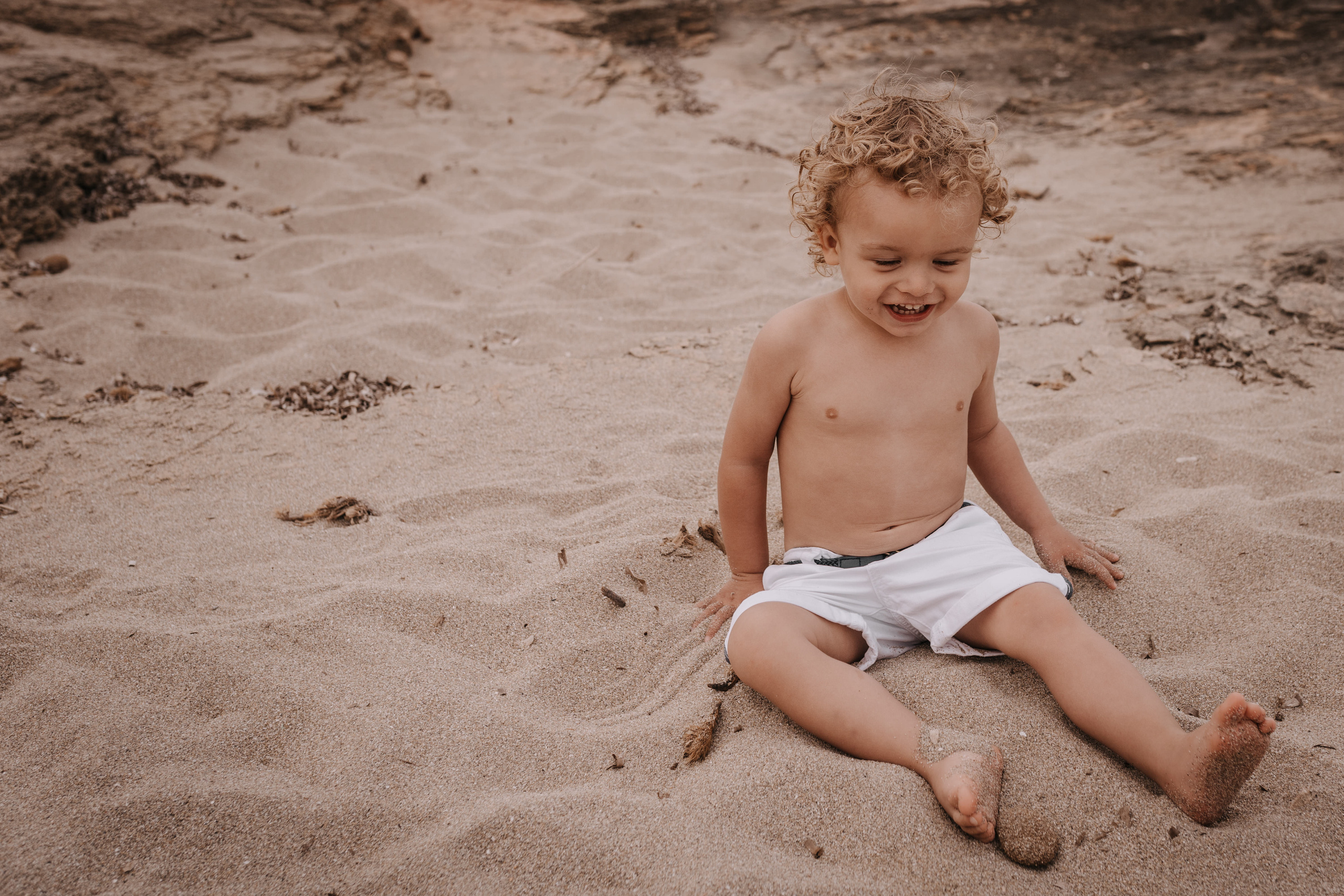HAVING FUN ON THE BEACH. SPLASH Fotógrafo de bodas y familias en Palma de Mallorca | Mauricio Alcibar