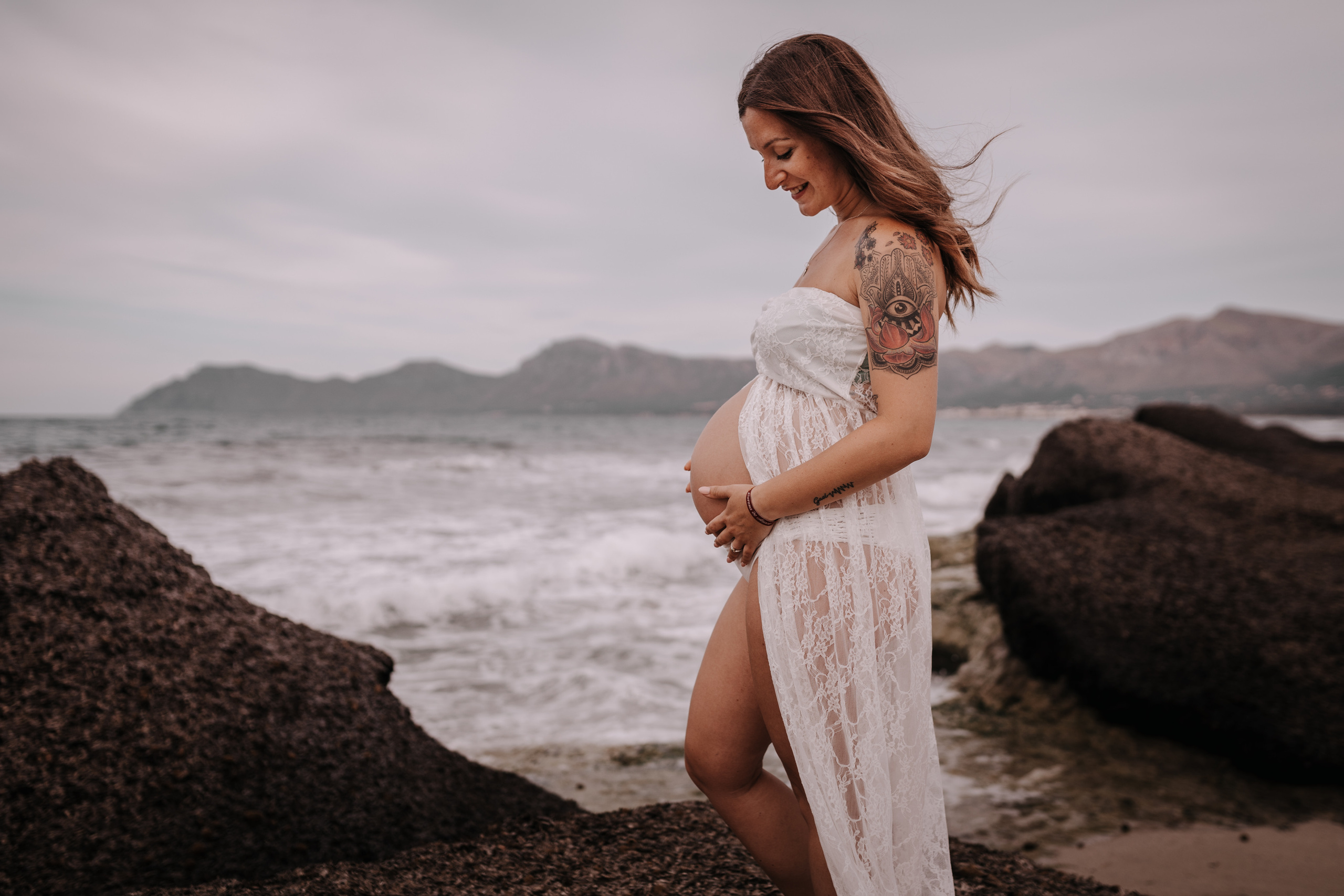 HAVING FUN ON THE BEACH. SPLASH Fotógrafo de bodas y familias en Palma de Mallorca | Mauricio Alcibar