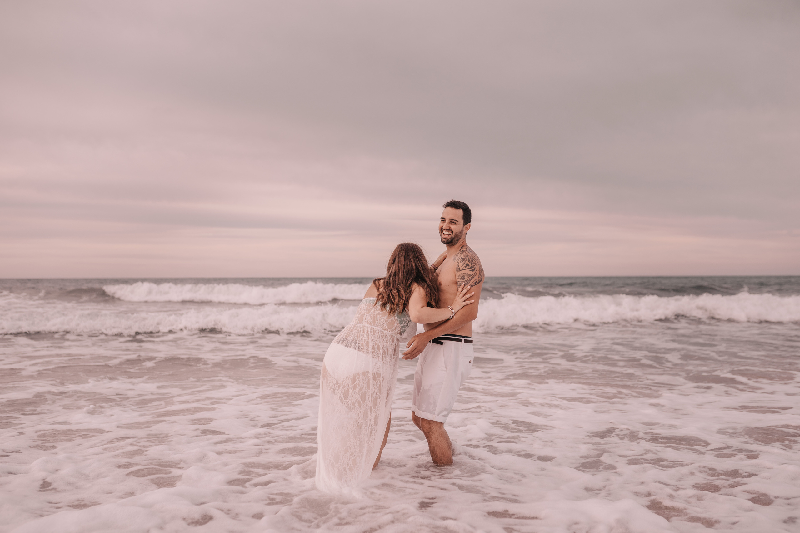 HAVING FUN ON THE BEACH. SPLASH Fotógrafo de bodas y familias en Palma de Mallorca | Mauricio Alcibar