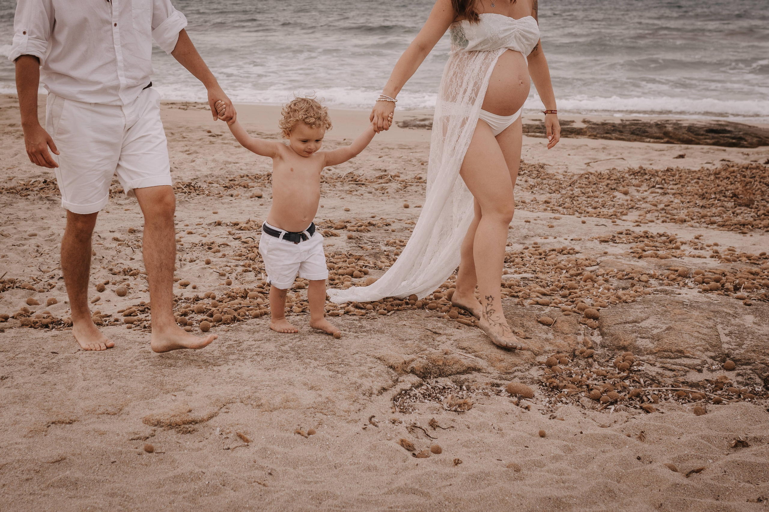 HAVING FUN ON THE BEACH. SPLASH Fotógrafo de bodas y familias en Palma de Mallorca | Mauricio Alcibar