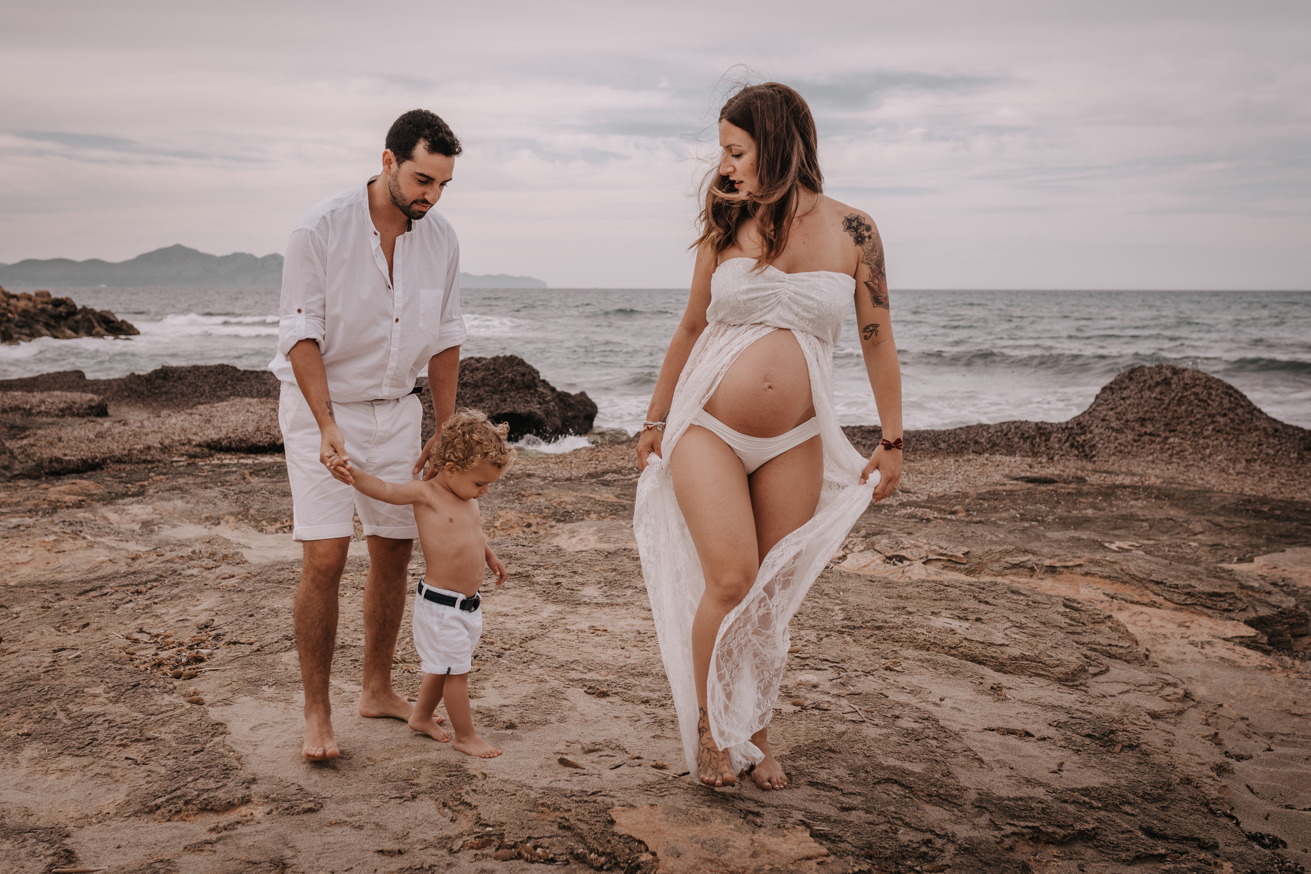 HAVING FUN ON THE BEACH. SPLASH Fotógrafo de bodas y familias en Palma de Mallorca | Mauricio Alcibar