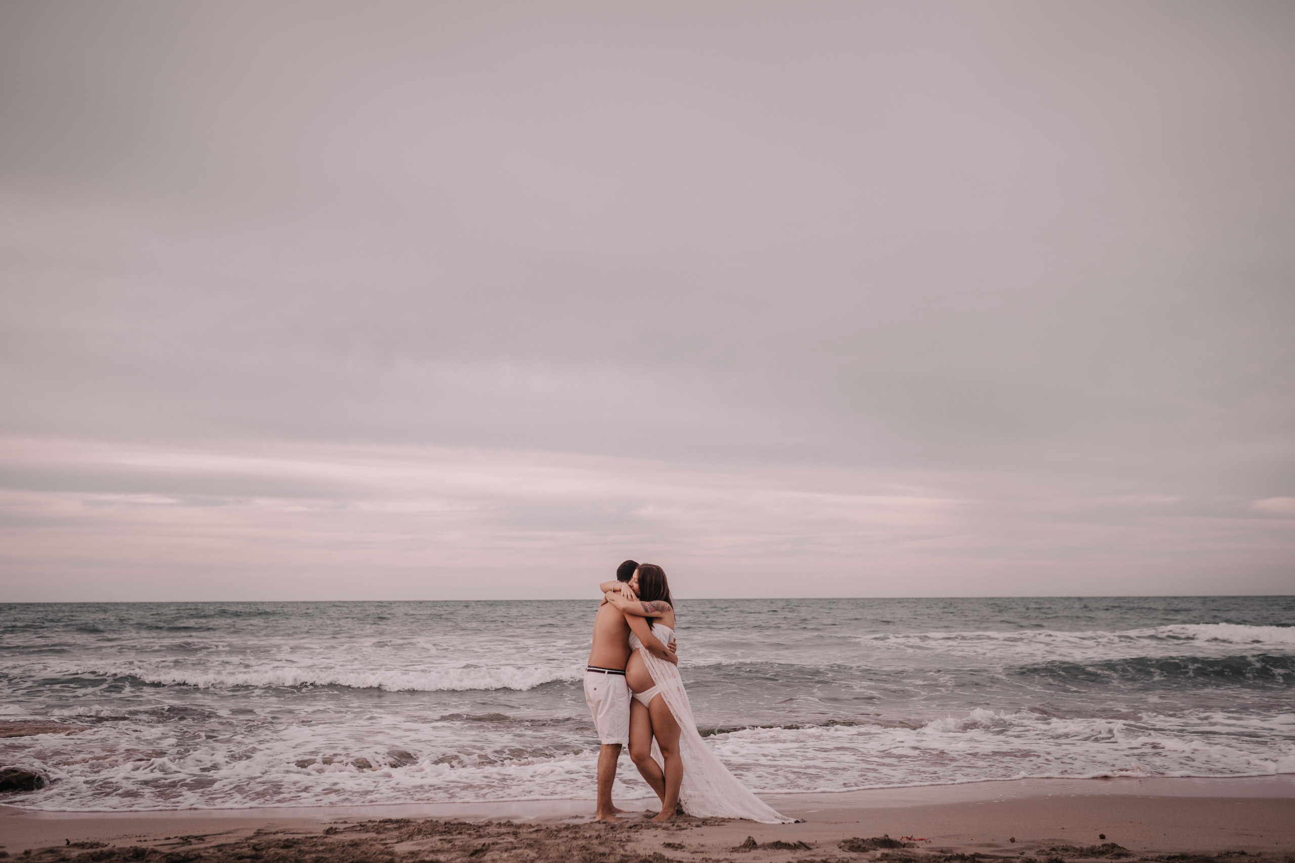 HAVING FUN ON THE BEACH. SPLASH Fotógrafo de bodas y familias en Palma de Mallorca | Mauricio Alcibar