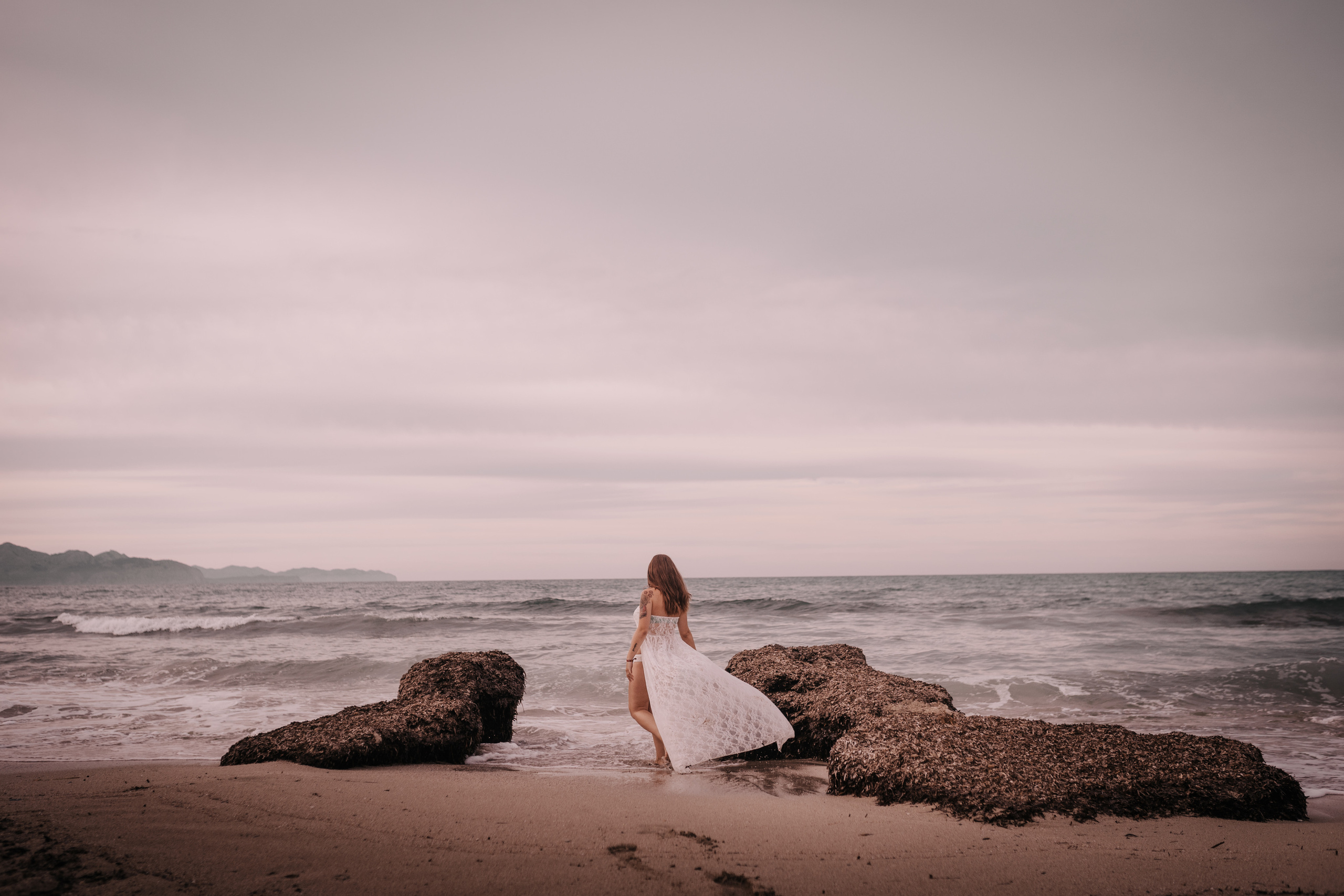 HAVING FUN ON THE BEACH. SPLASH Fotógrafo de bodas y familias en Palma de Mallorca | Mauricio Alcibar