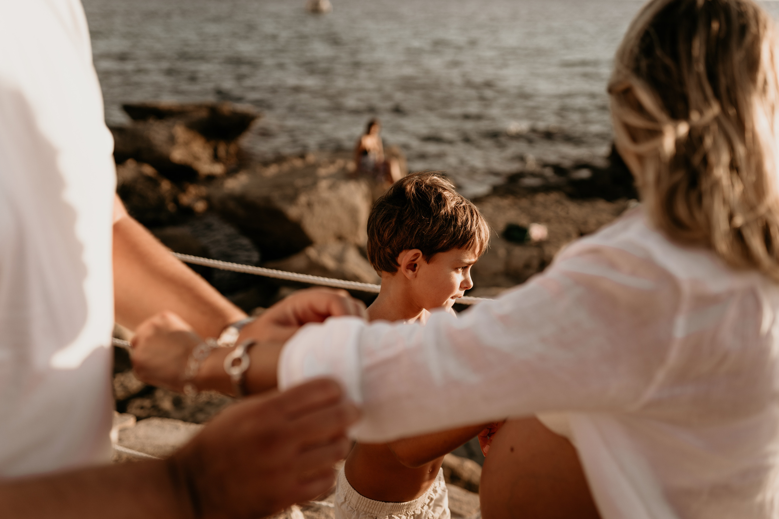 Fotografía familiar natural en Mallorca. Mauricio Alcibar – Fotógrafo de bodas y familias en Palma de Mallorca