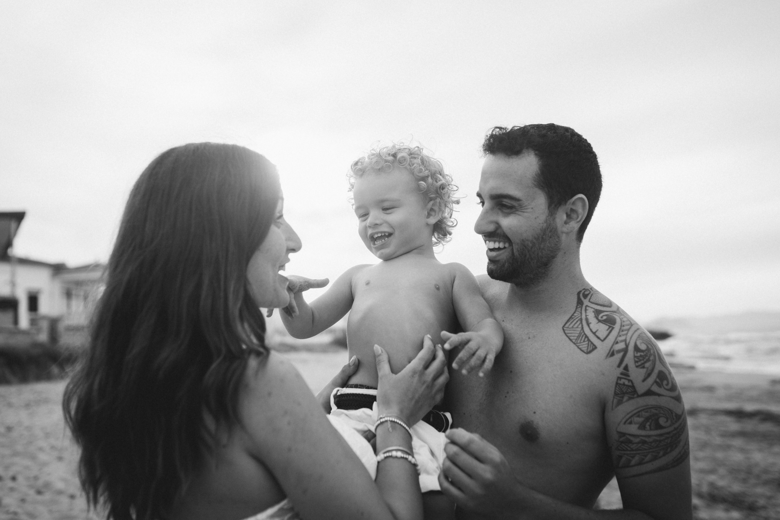 HAVING FUN ON THE BEACH. SPLASH Fotógrafo de bodas y familias en Palma de Mallorca | Mauricio Alcibar