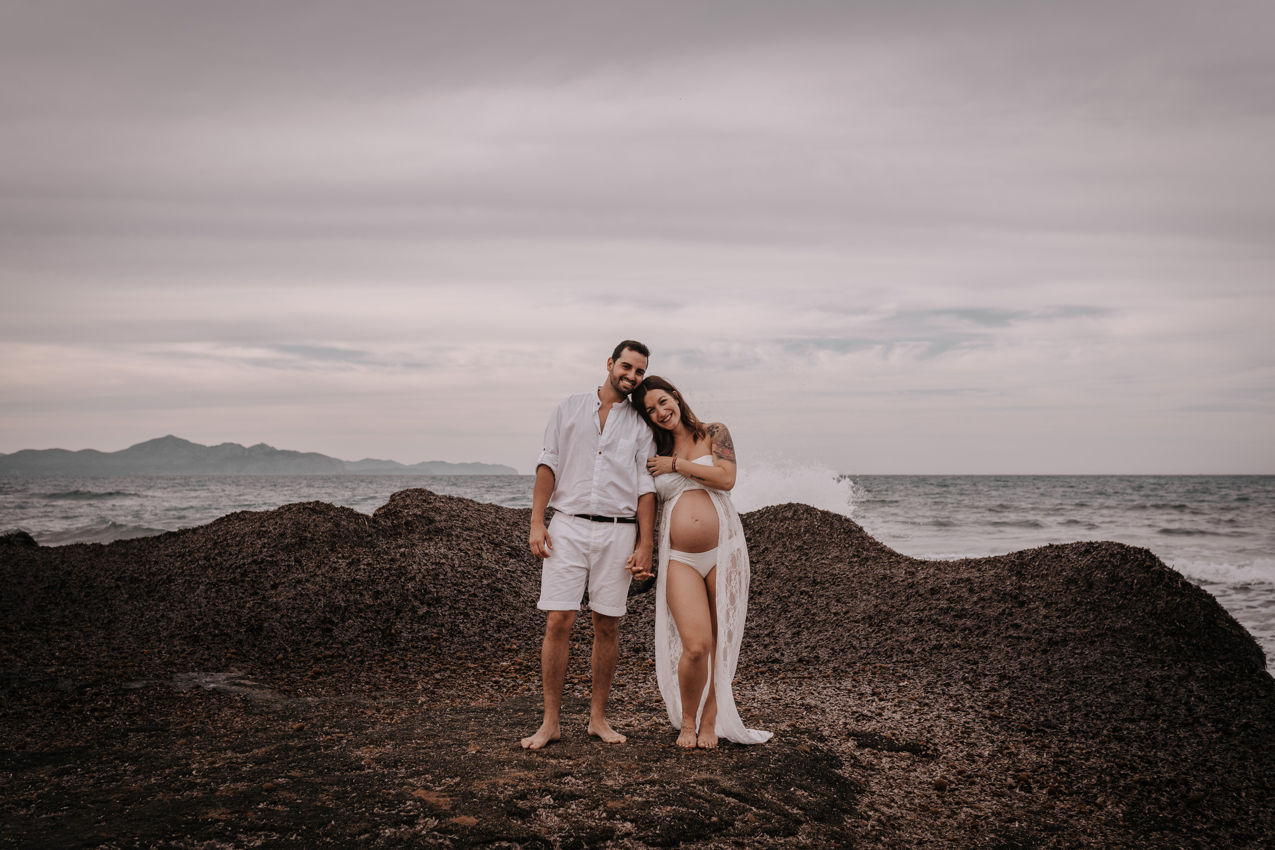 HAVING FUN ON THE BEACH. SPLASH Fotógrafo de bodas y familias en Palma de Mallorca | Mauricio Alcibar
